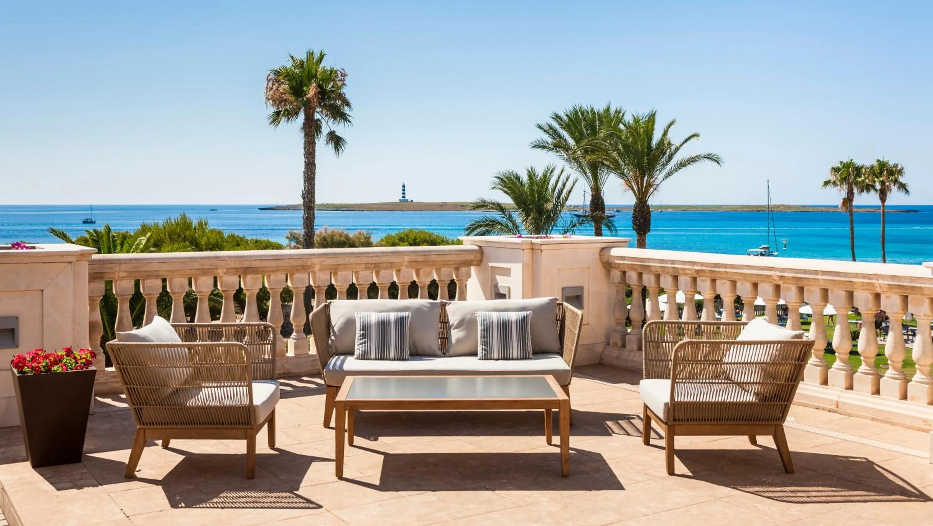 Lounge or bar in Insotel Punta Prima Prestige Suites & Spa