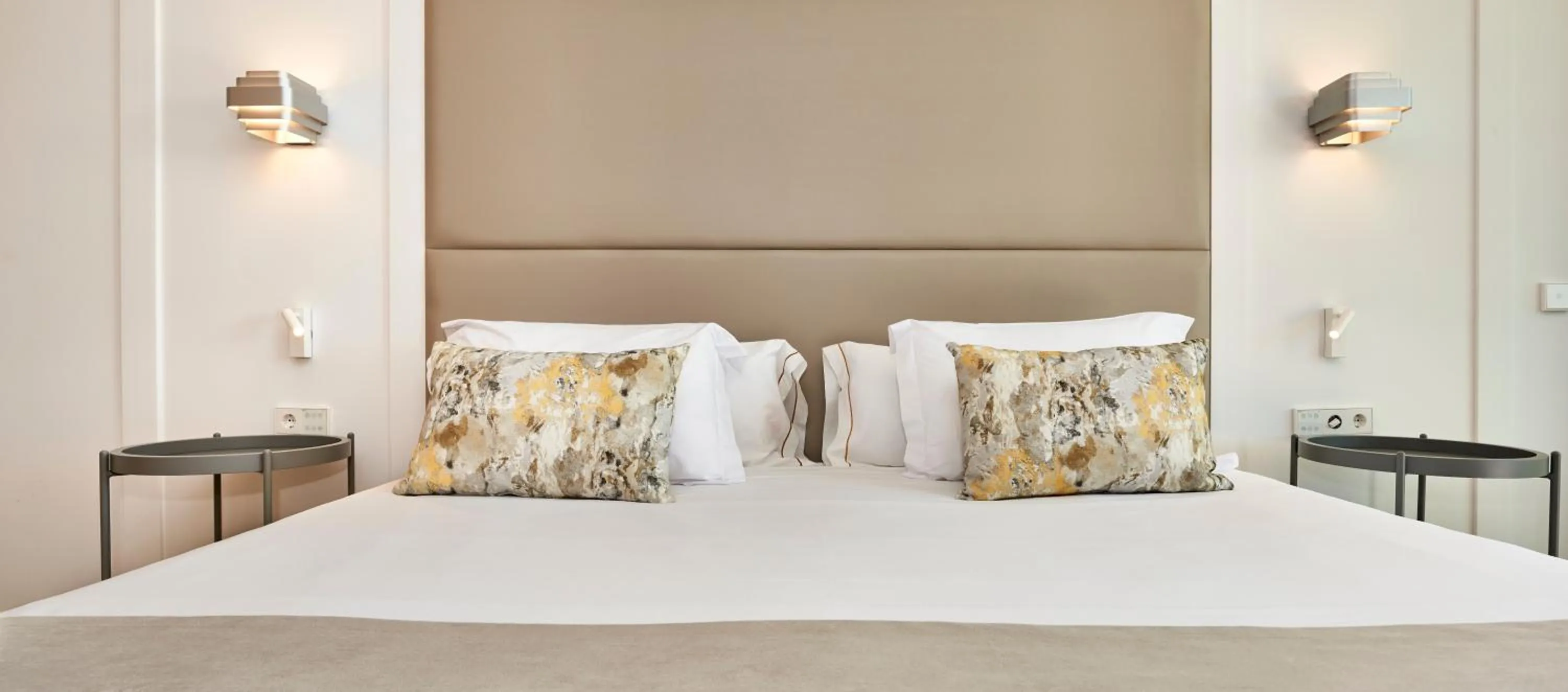 Photo of the whole room, Bed in Insotel Punta Prima Prestige Suites & Spa