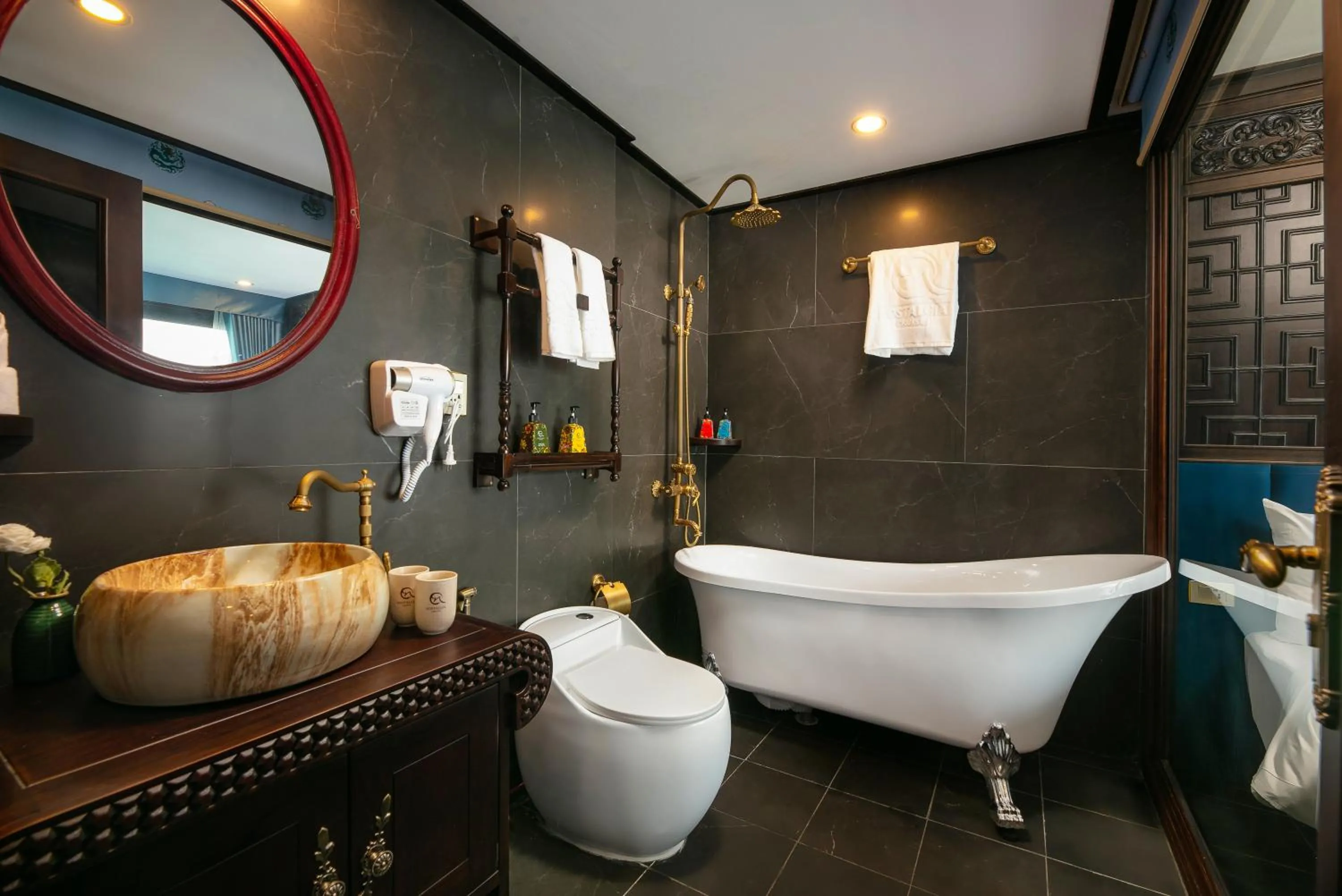 Toilet in Nostalgia Halong Cruise