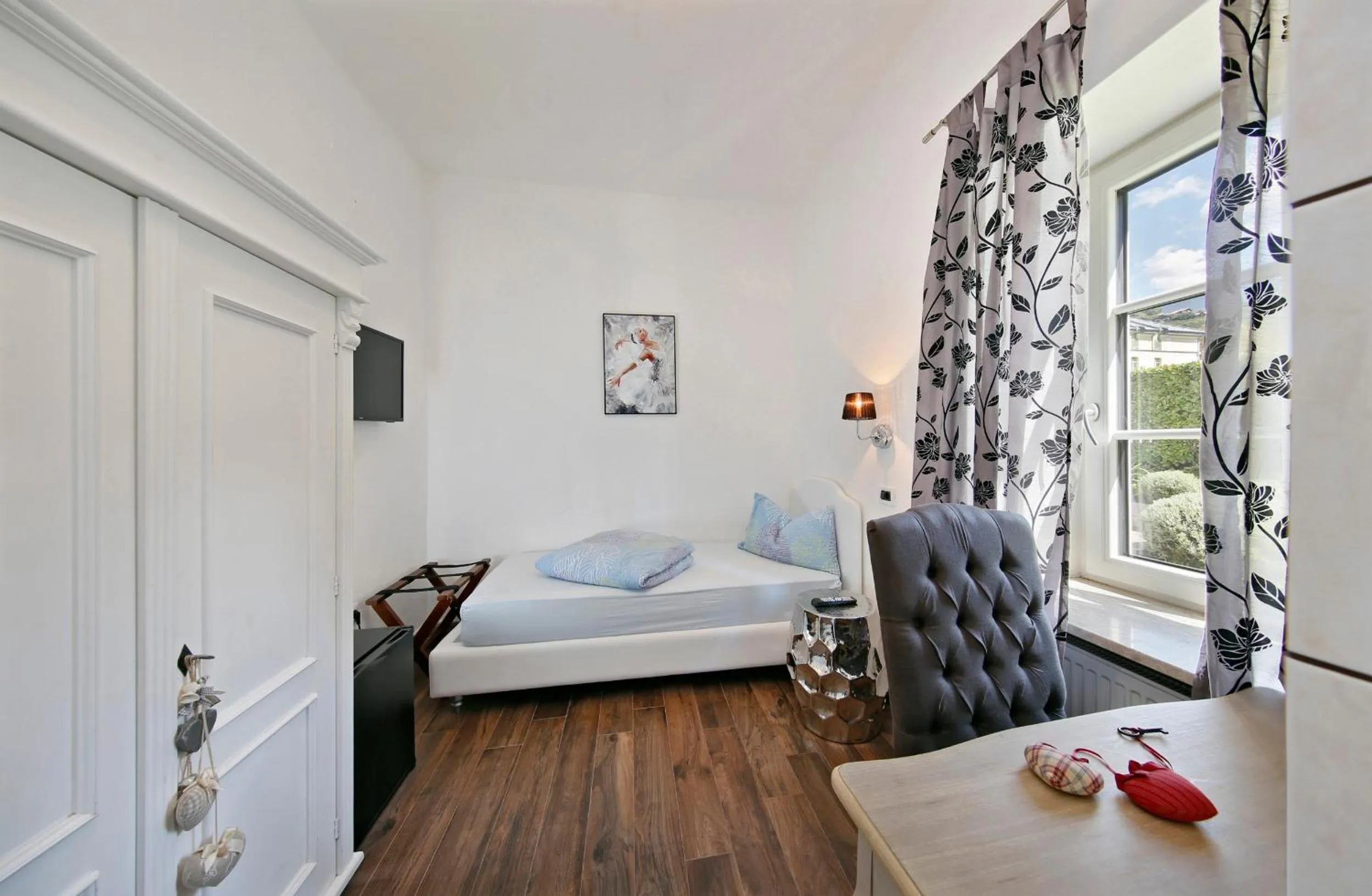 Photo of the whole room, Bed in Garni Villa Tyrol - Adults Only