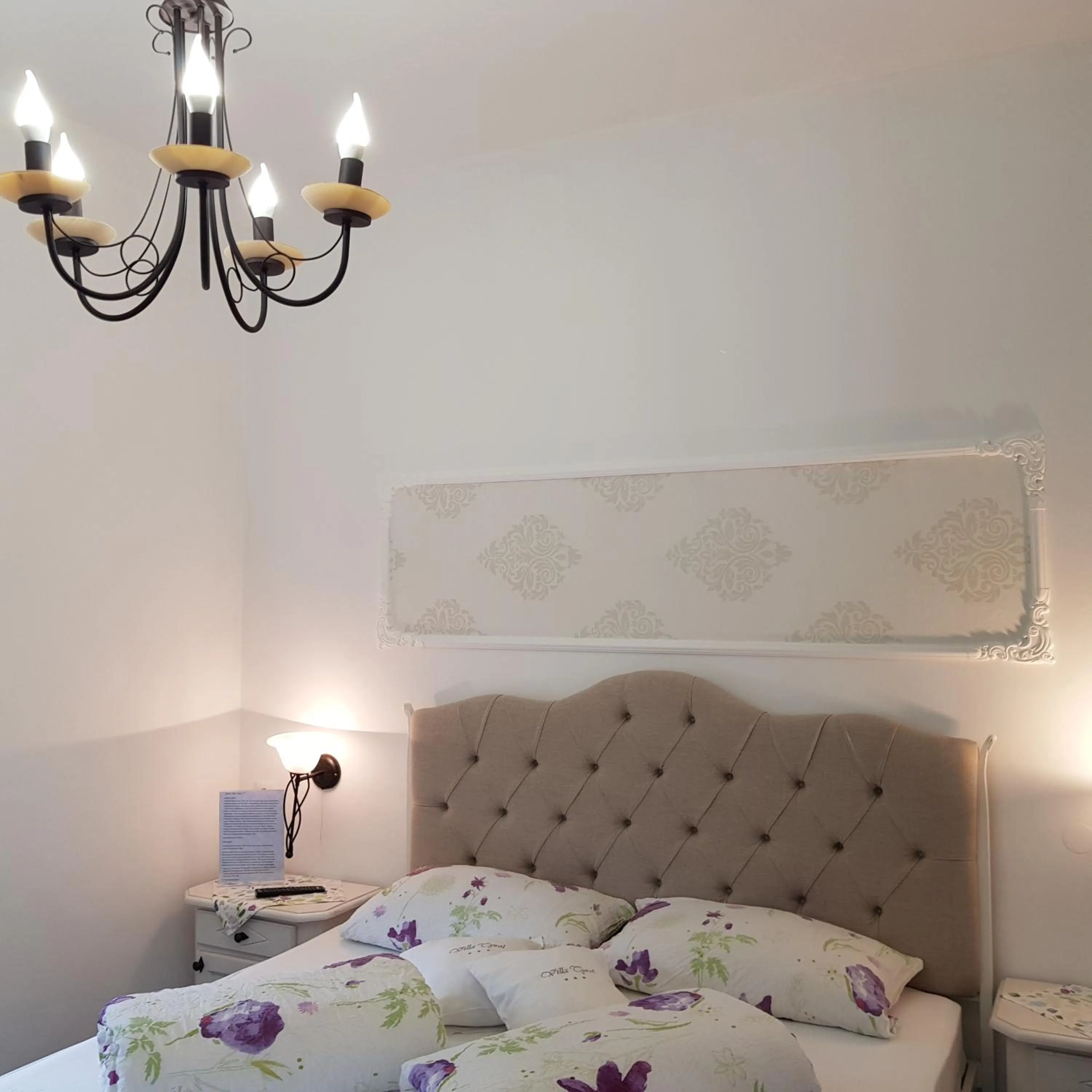 Bed in Garni Villa Tyrol - Adults Only