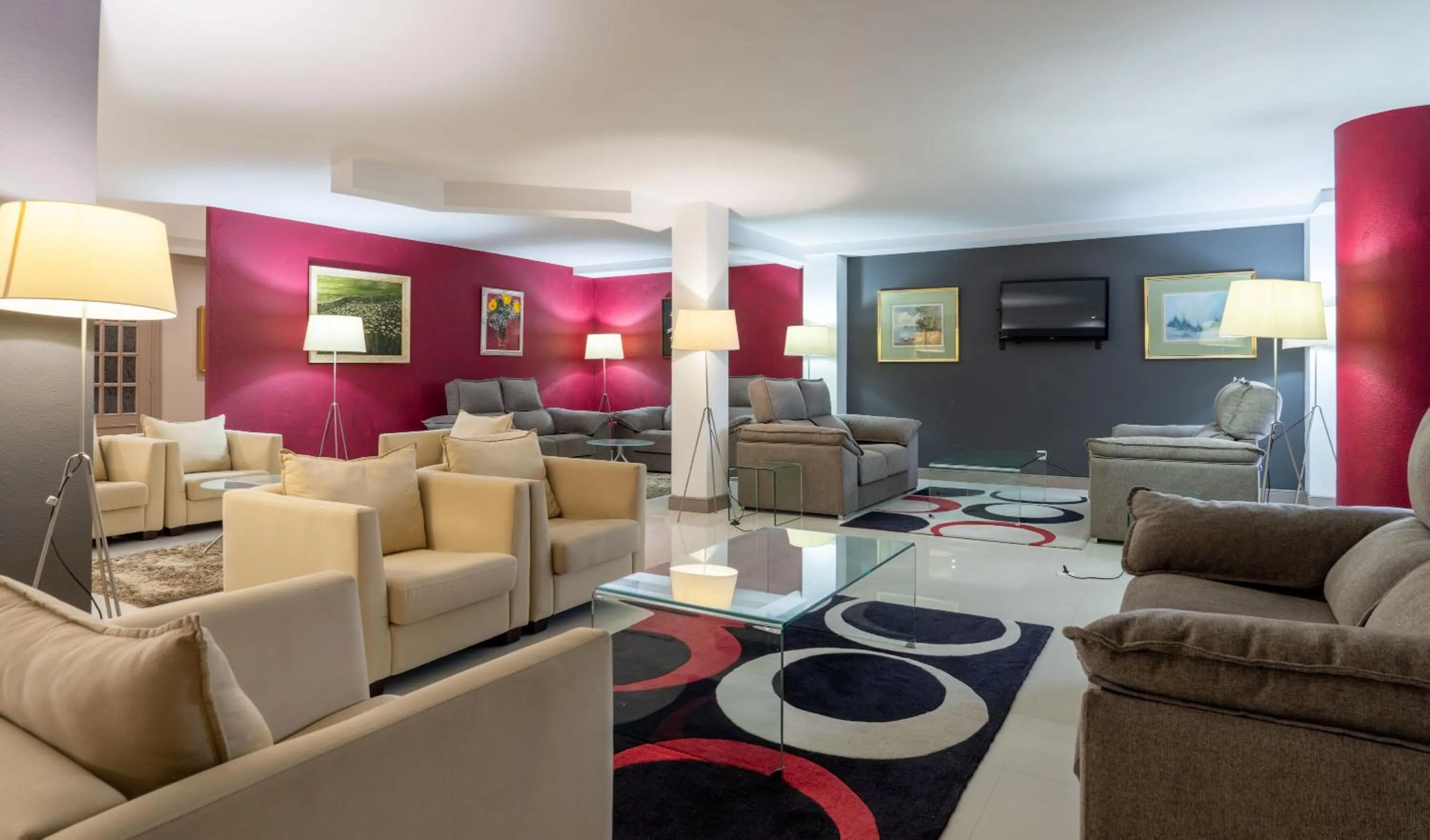 Communal lounge/ TV room in Chateau La Roca