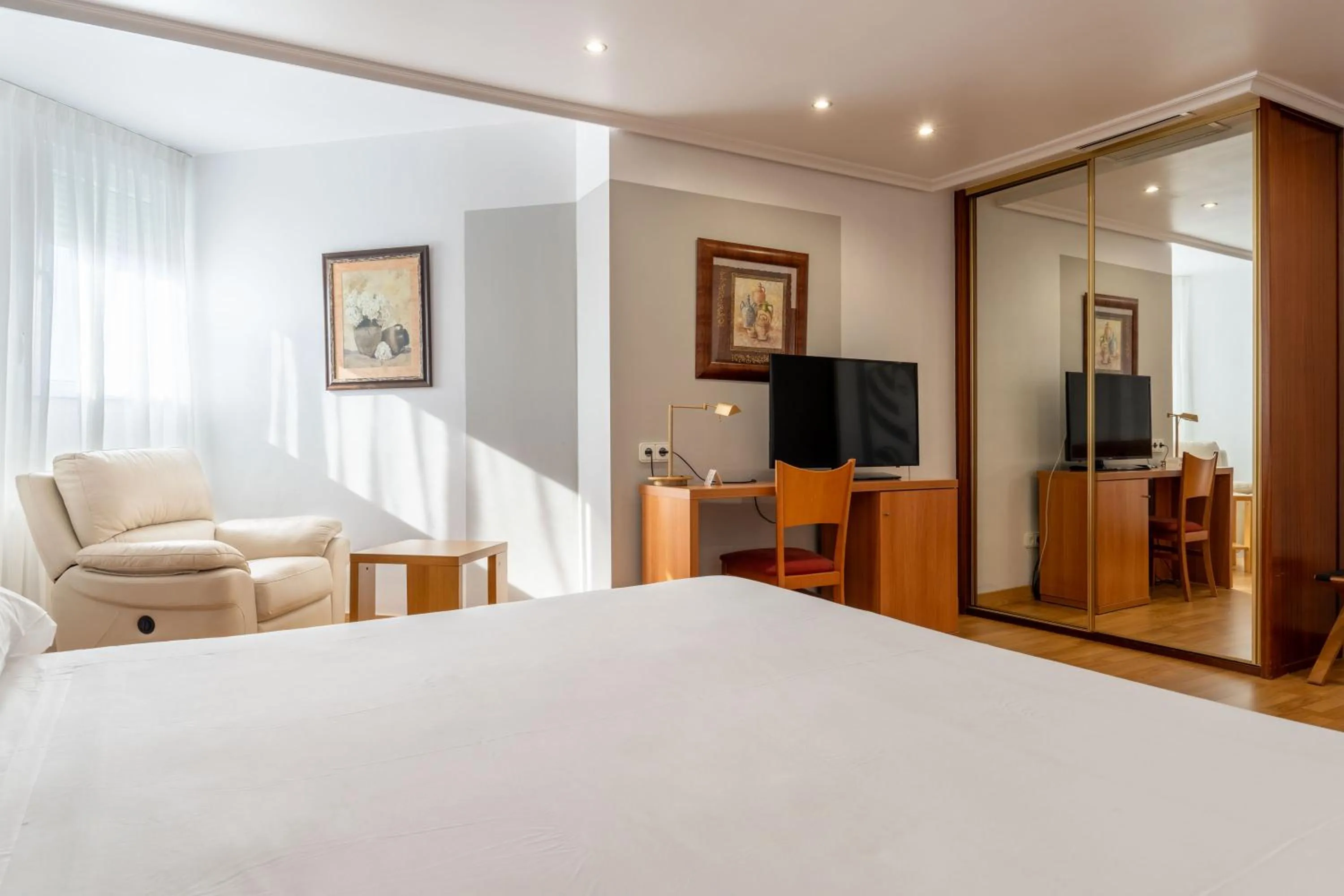 Bedroom, Bed in Chateau La Roca