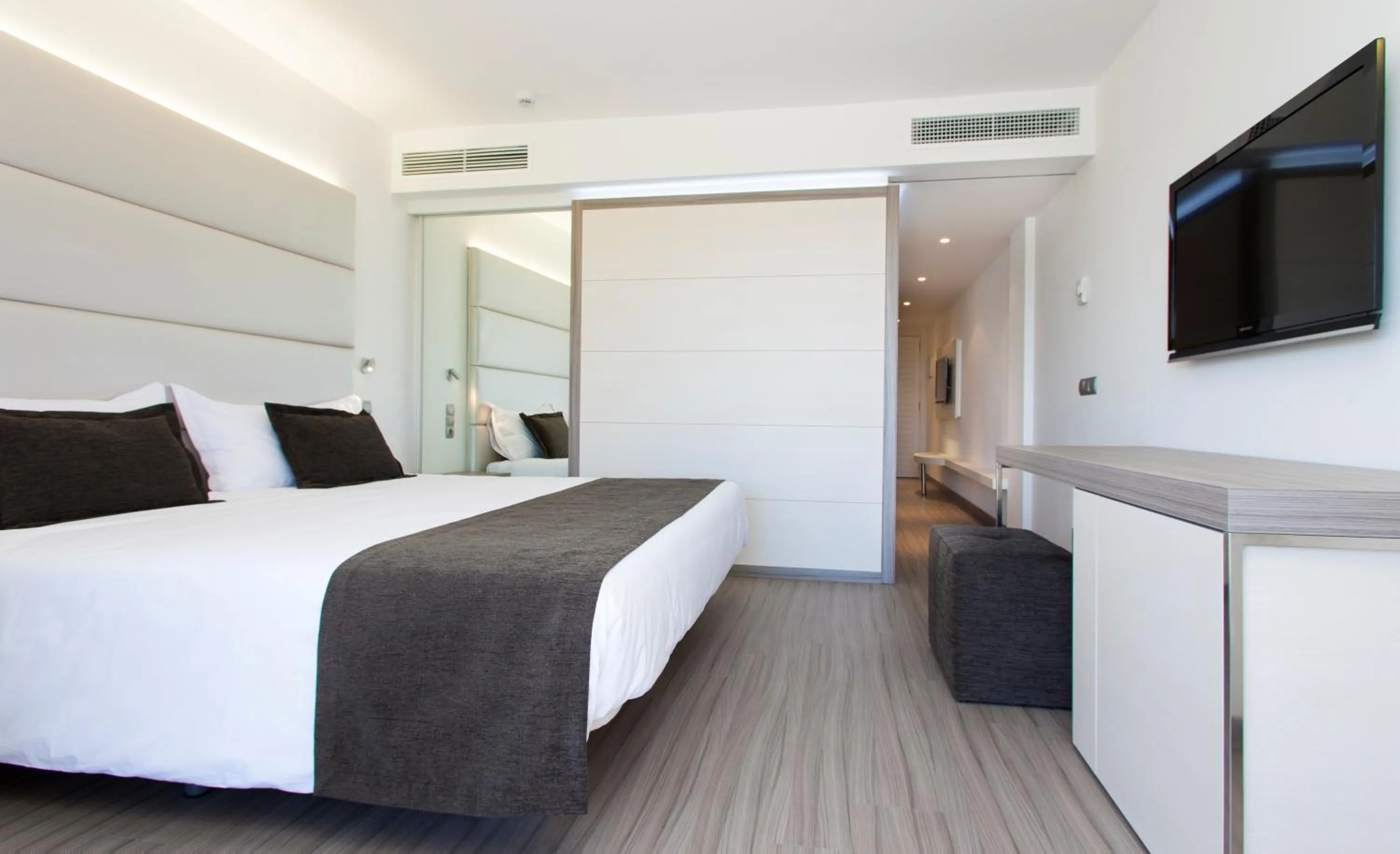 Bedroom in Insotel Cala Mandia Resort