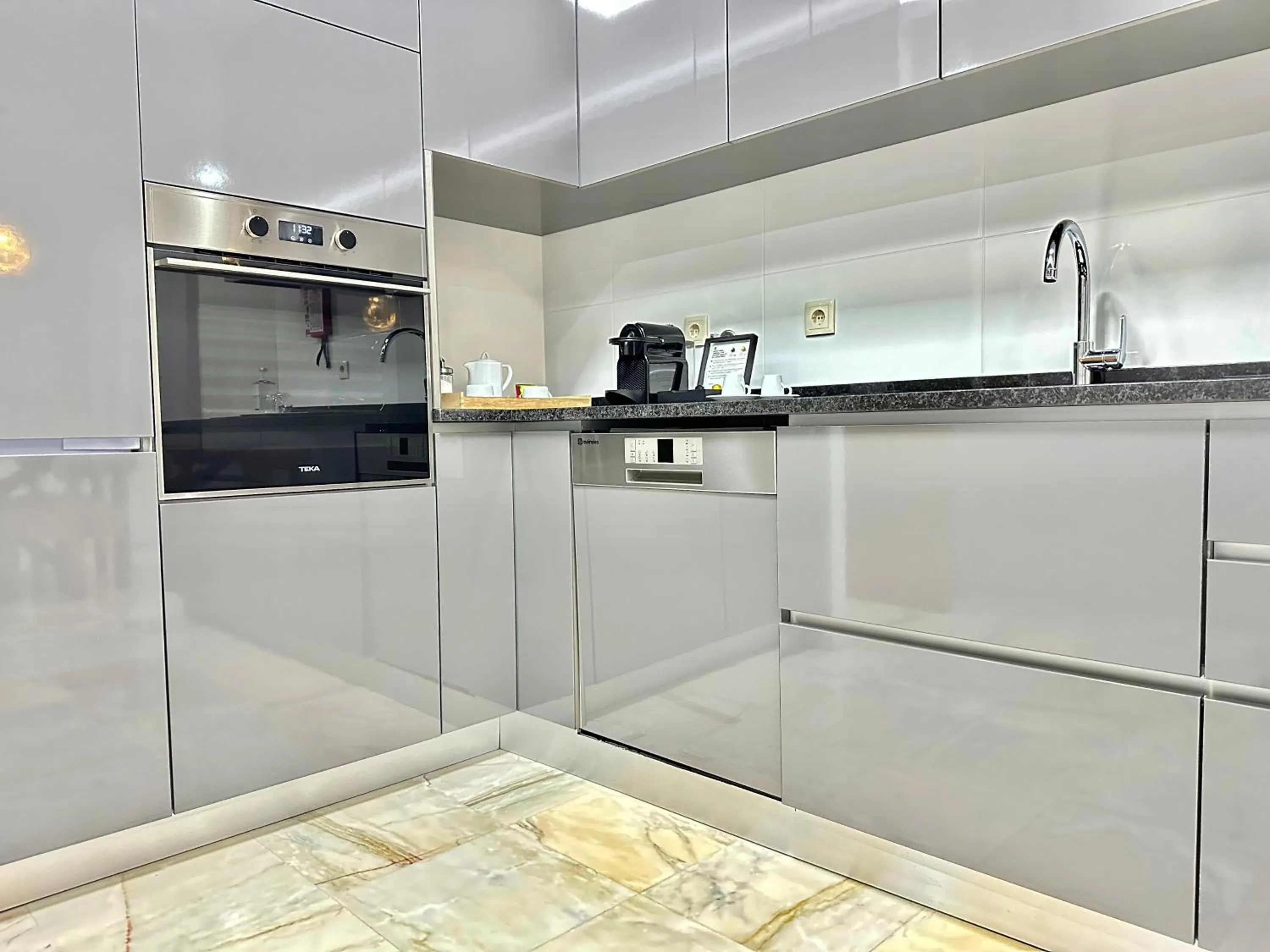 Kitchen or kitchenette in YOUROPO - Downtown