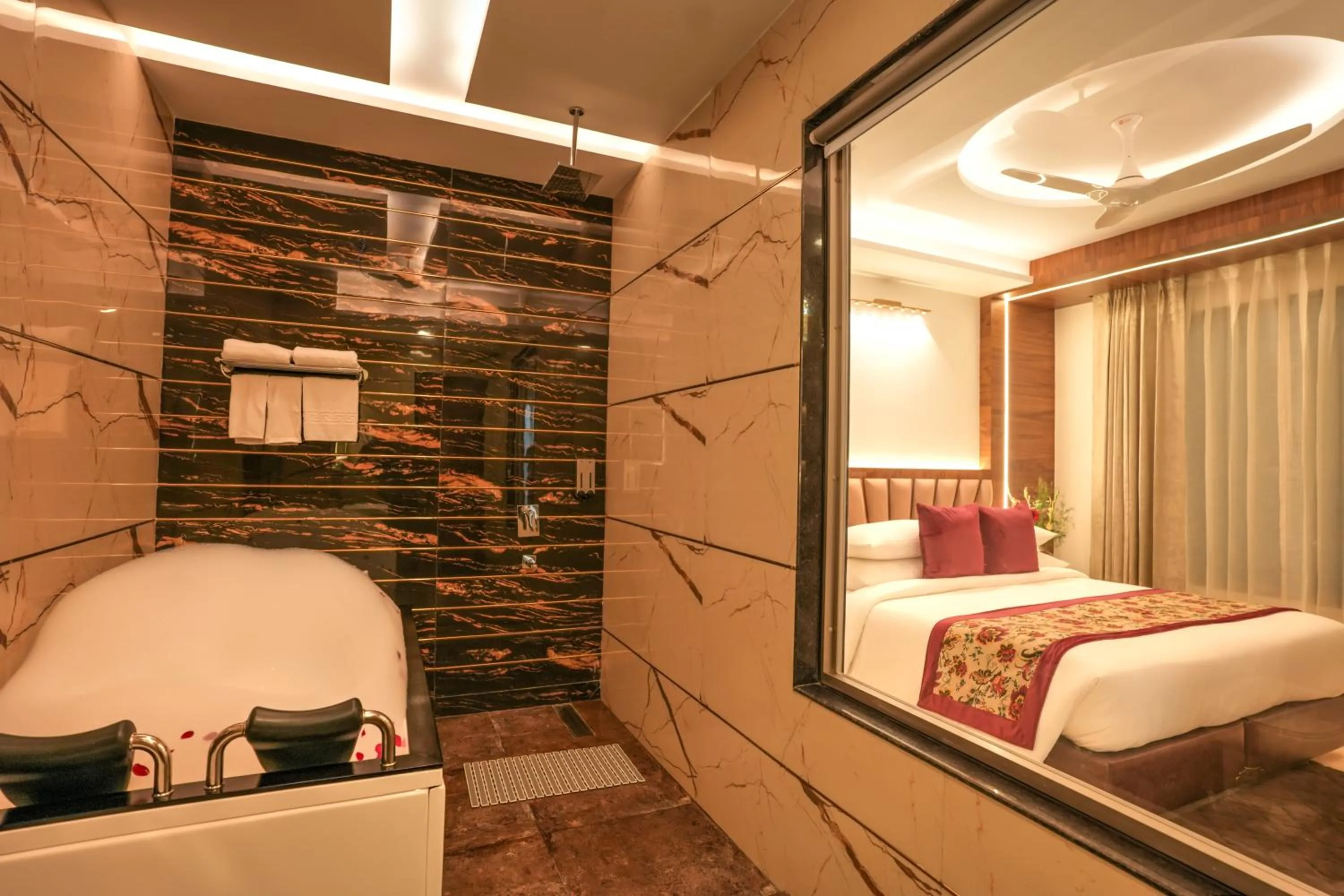 Bath, Bed in Hotel Rj