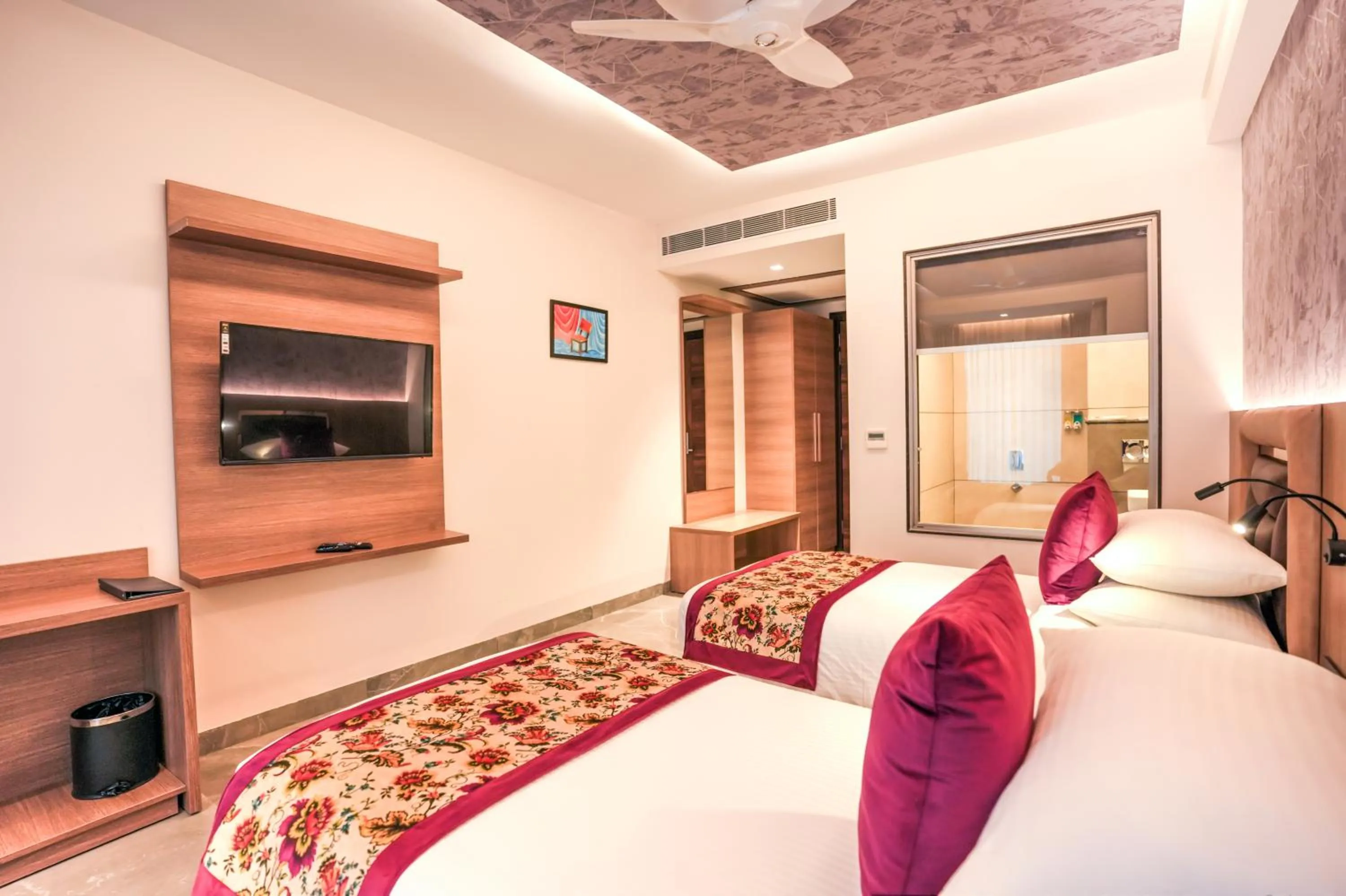 Guests, Bed in Hotel Rj