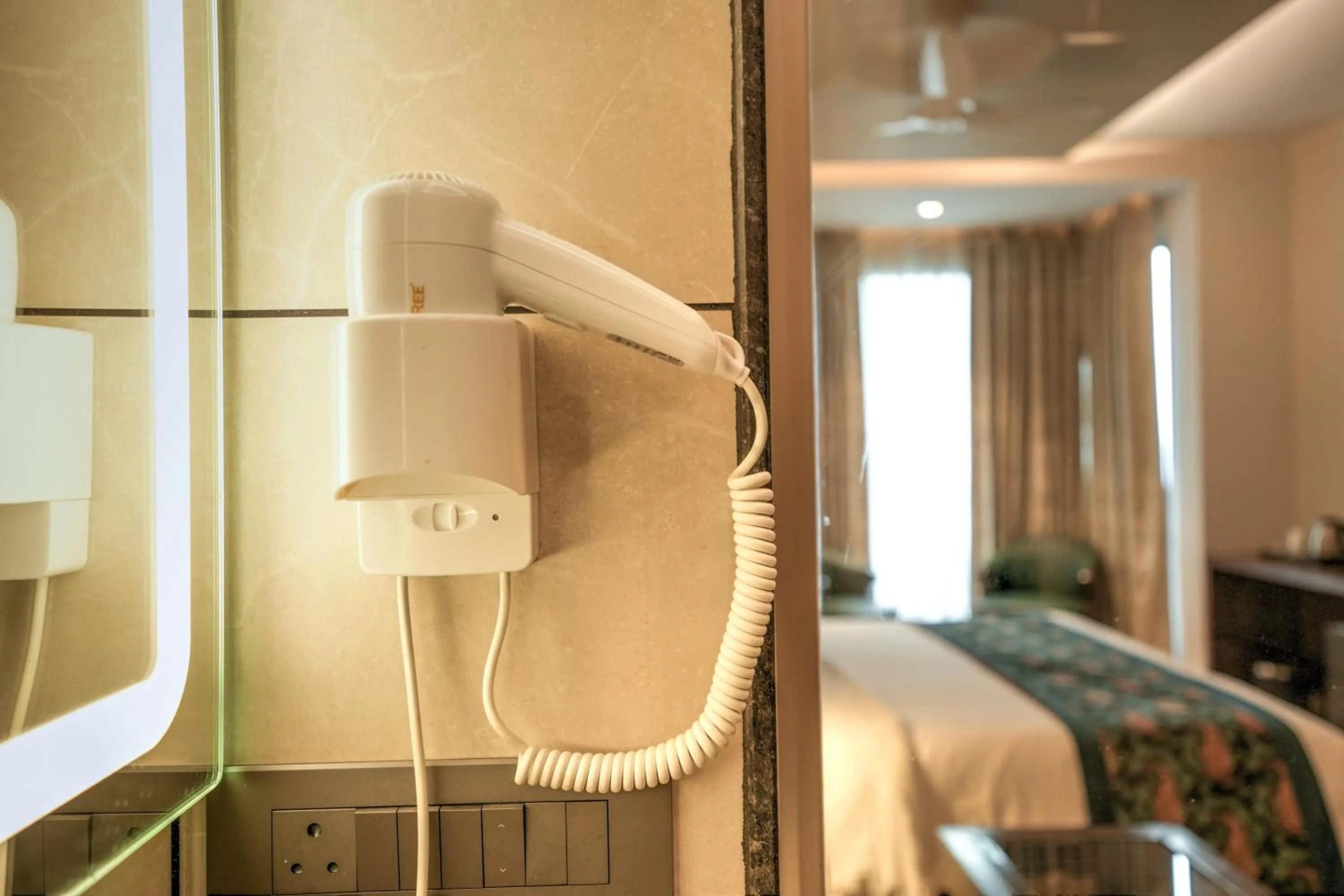 Bathroom, Bed in Hotel Rj