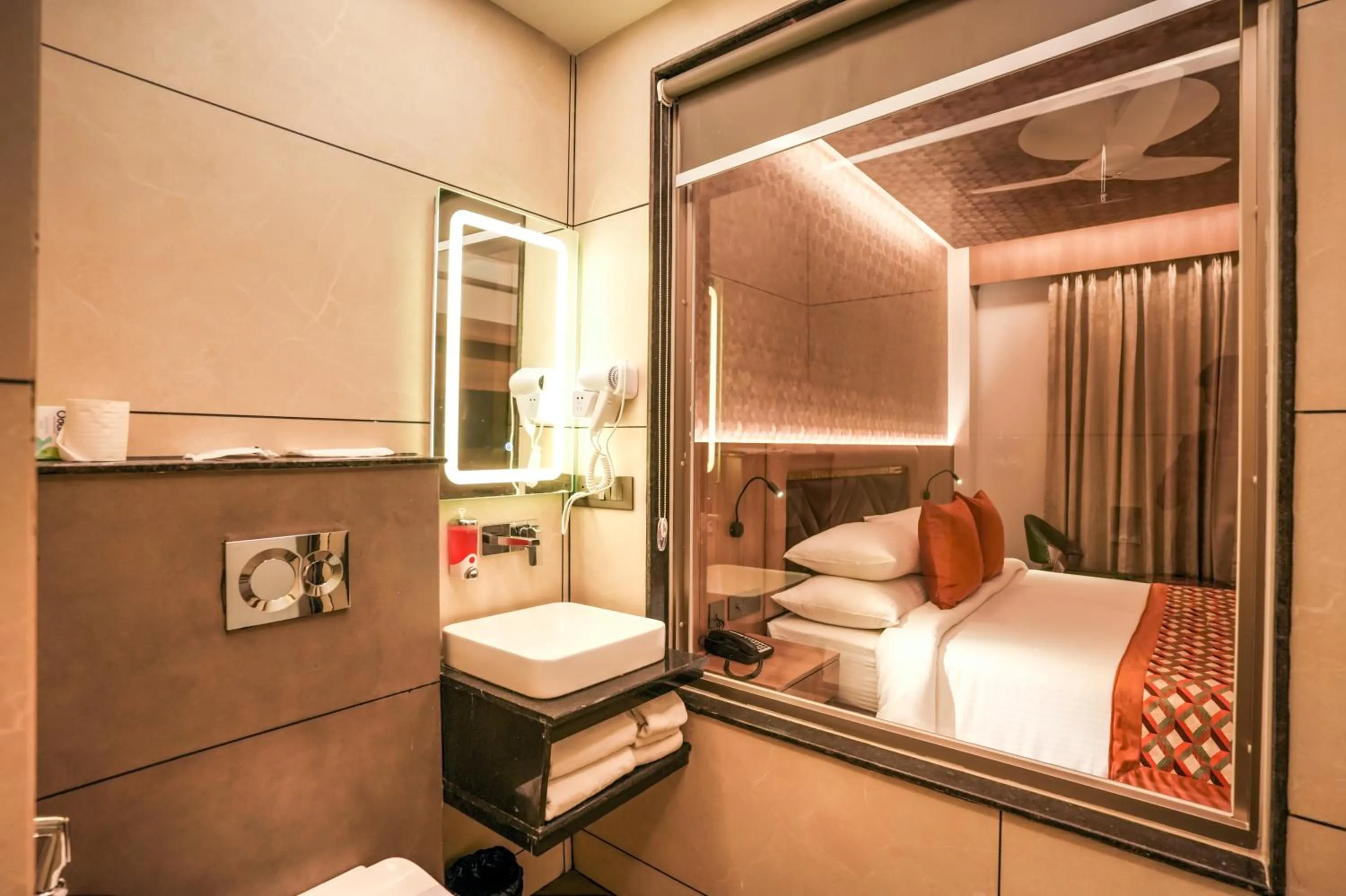 Public Bath, Bed in Hotel Rj