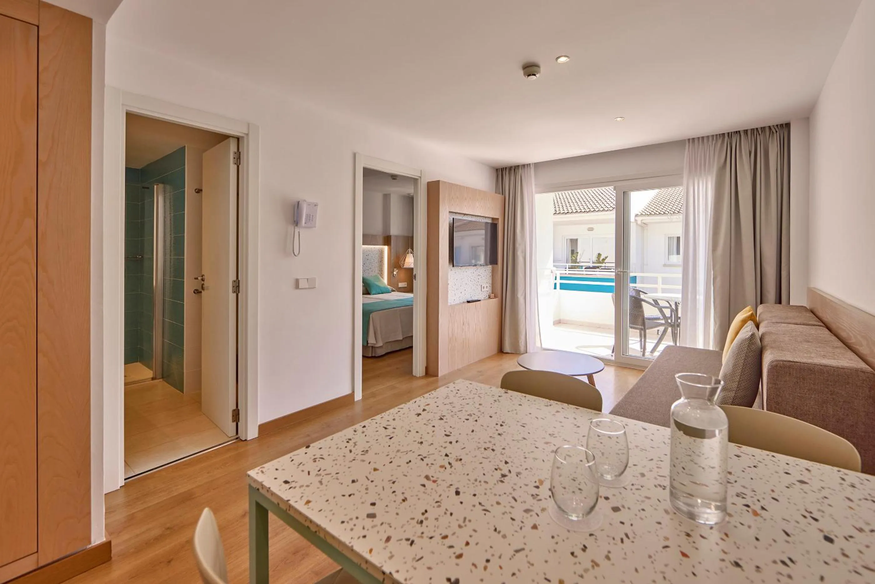 TV and multimedia in Universal Aparthotel Elisa