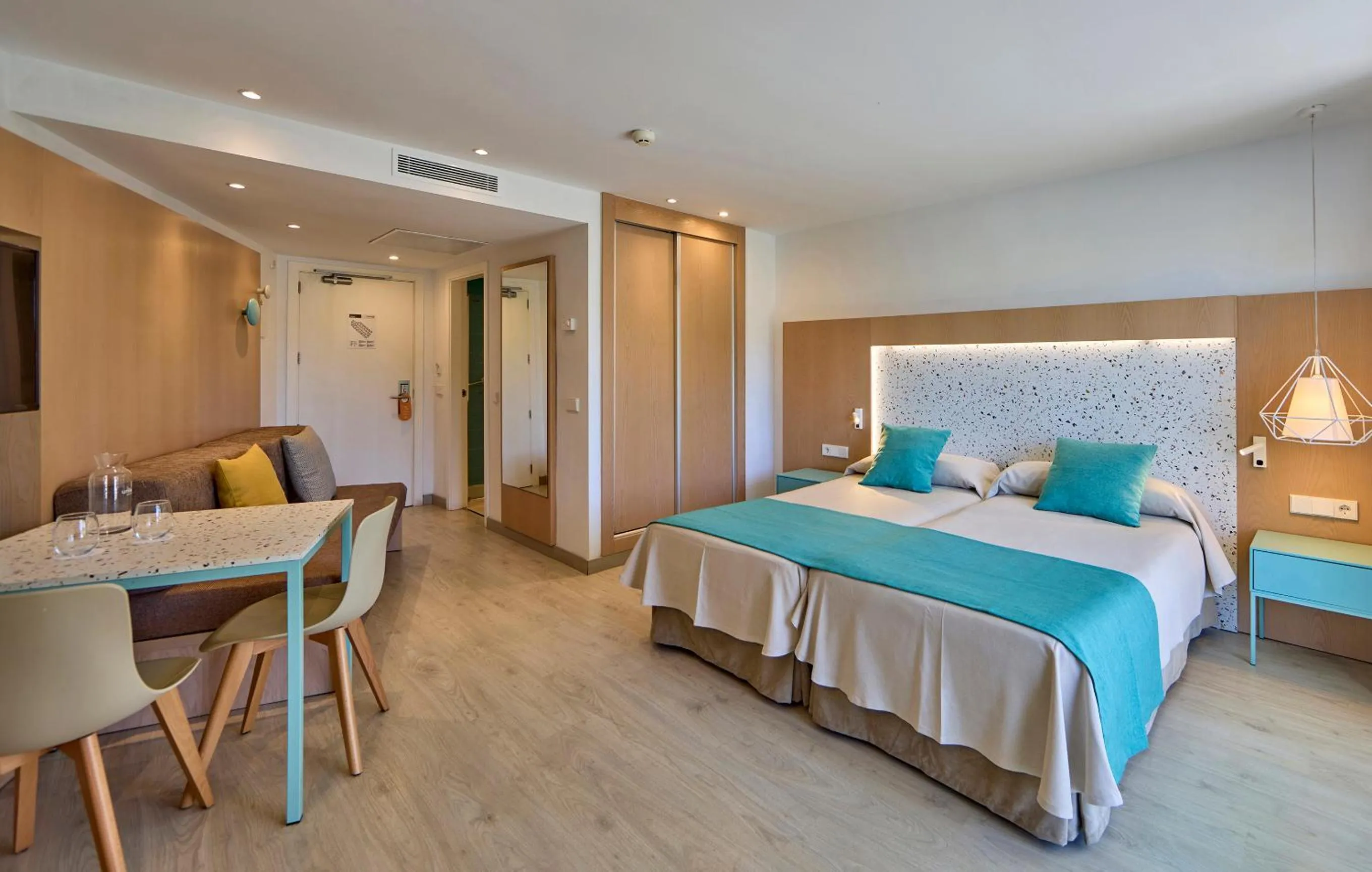 Seating area, Bed in Universal Aparthotel Elisa