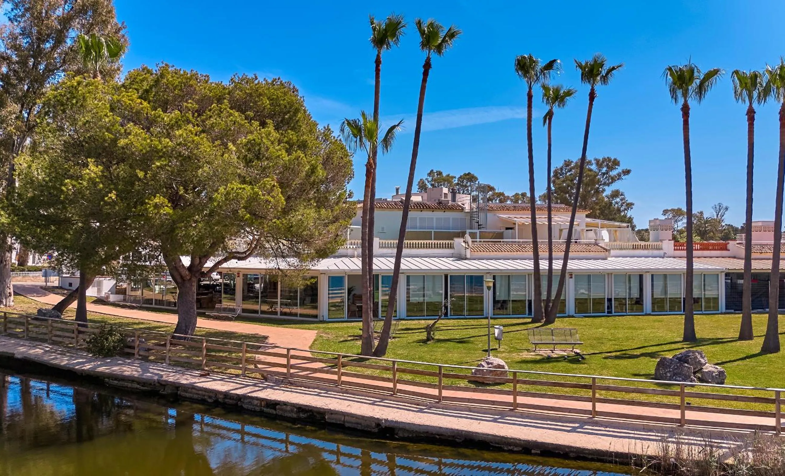 Lake view in Universal Aparthotel Elisa