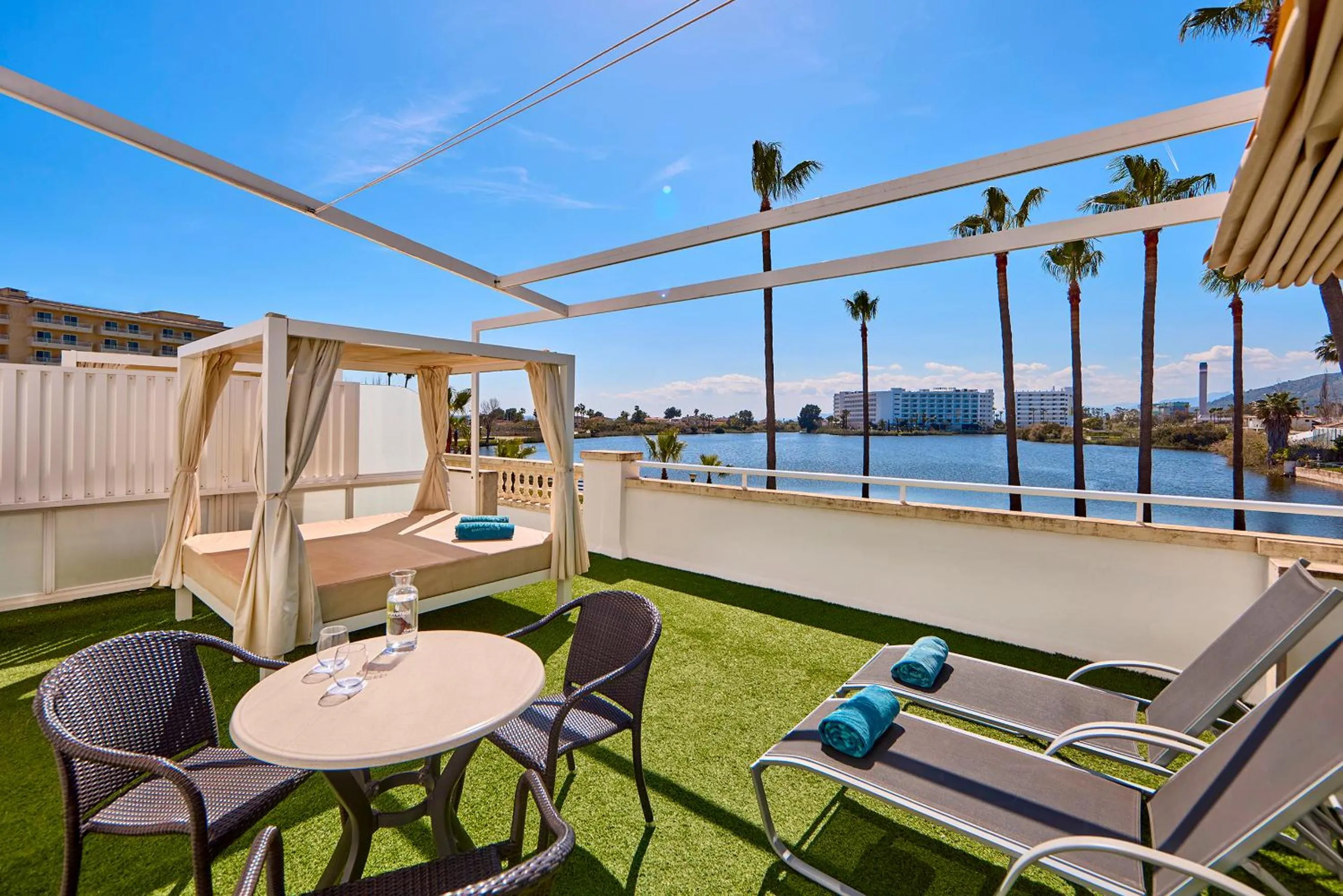 Balcony/Terrace in Universal Aparthotel Elisa