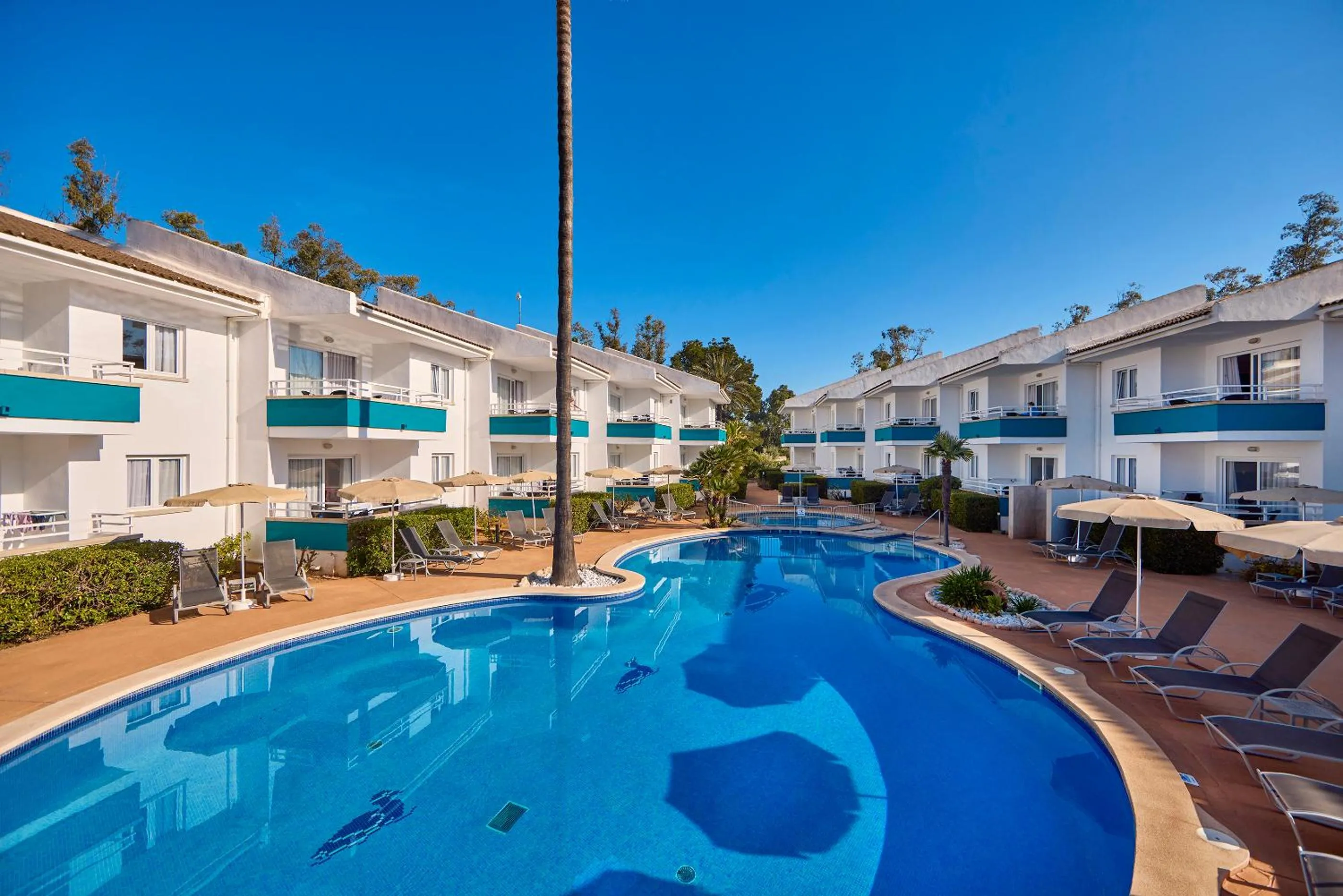 Swimming pool in Universal Aparthotel Elisa