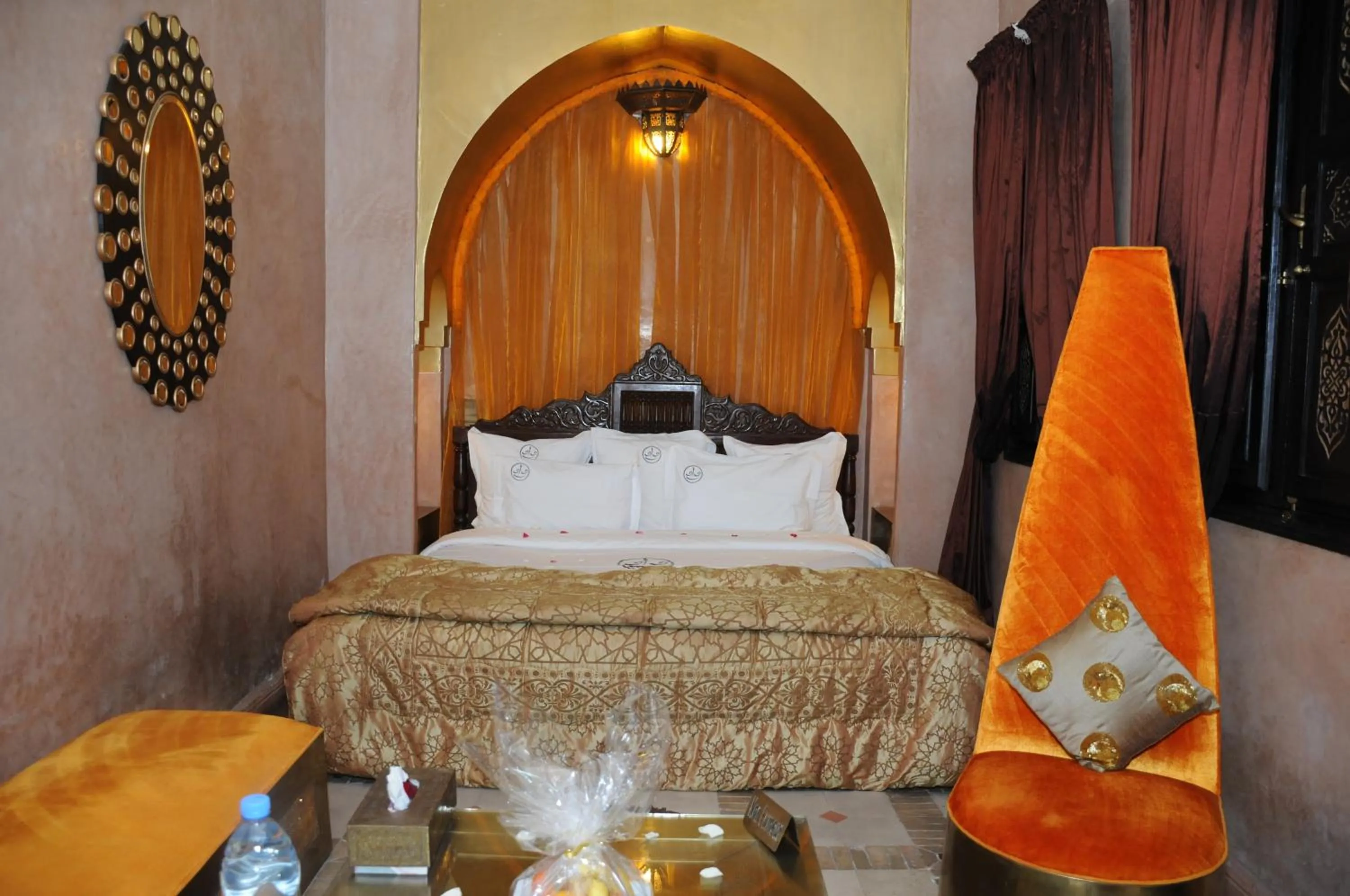 Photo of the whole room, Bed in Riad Wow