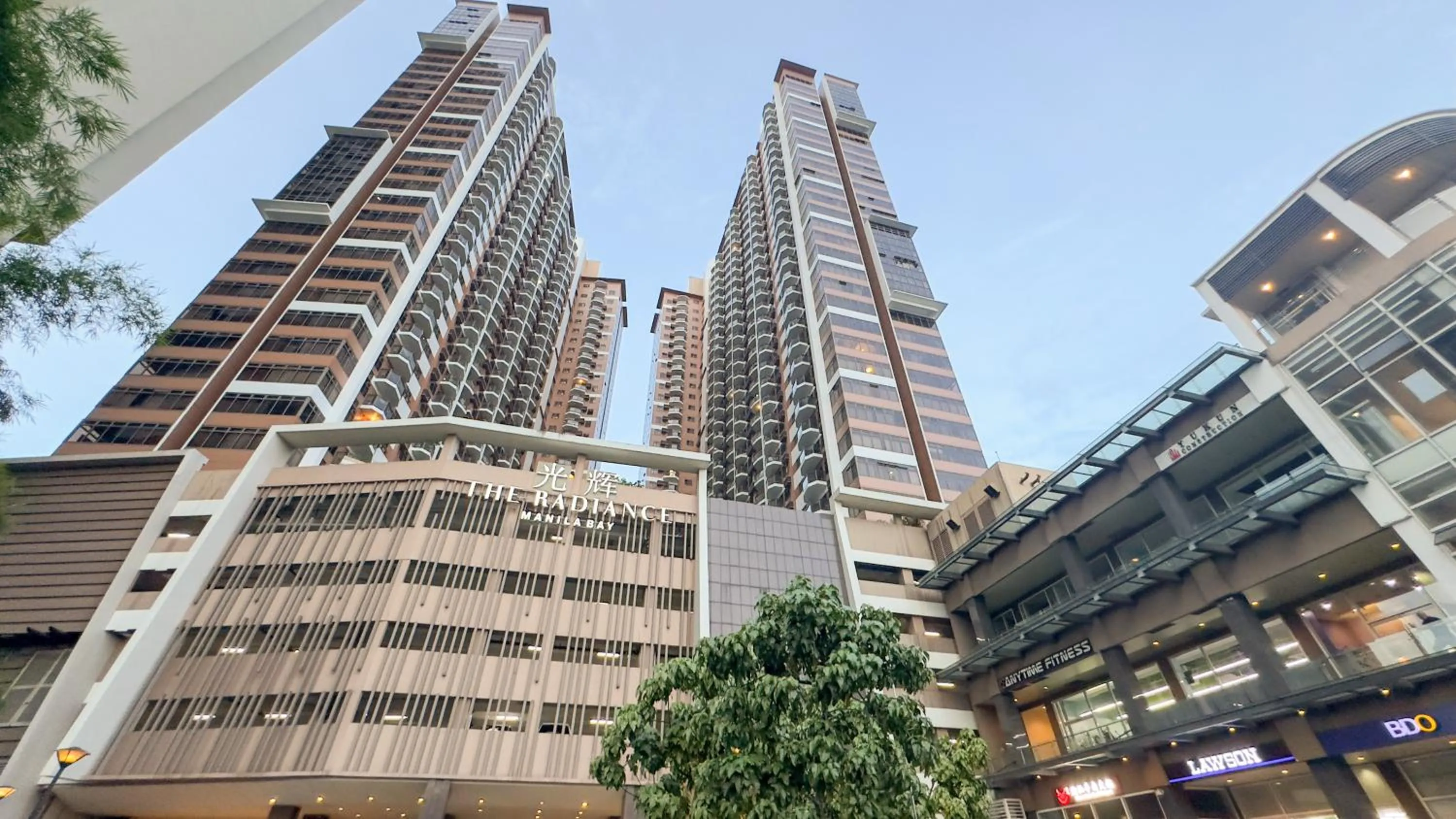 Facade/entrance in The Radiance Manila Bay