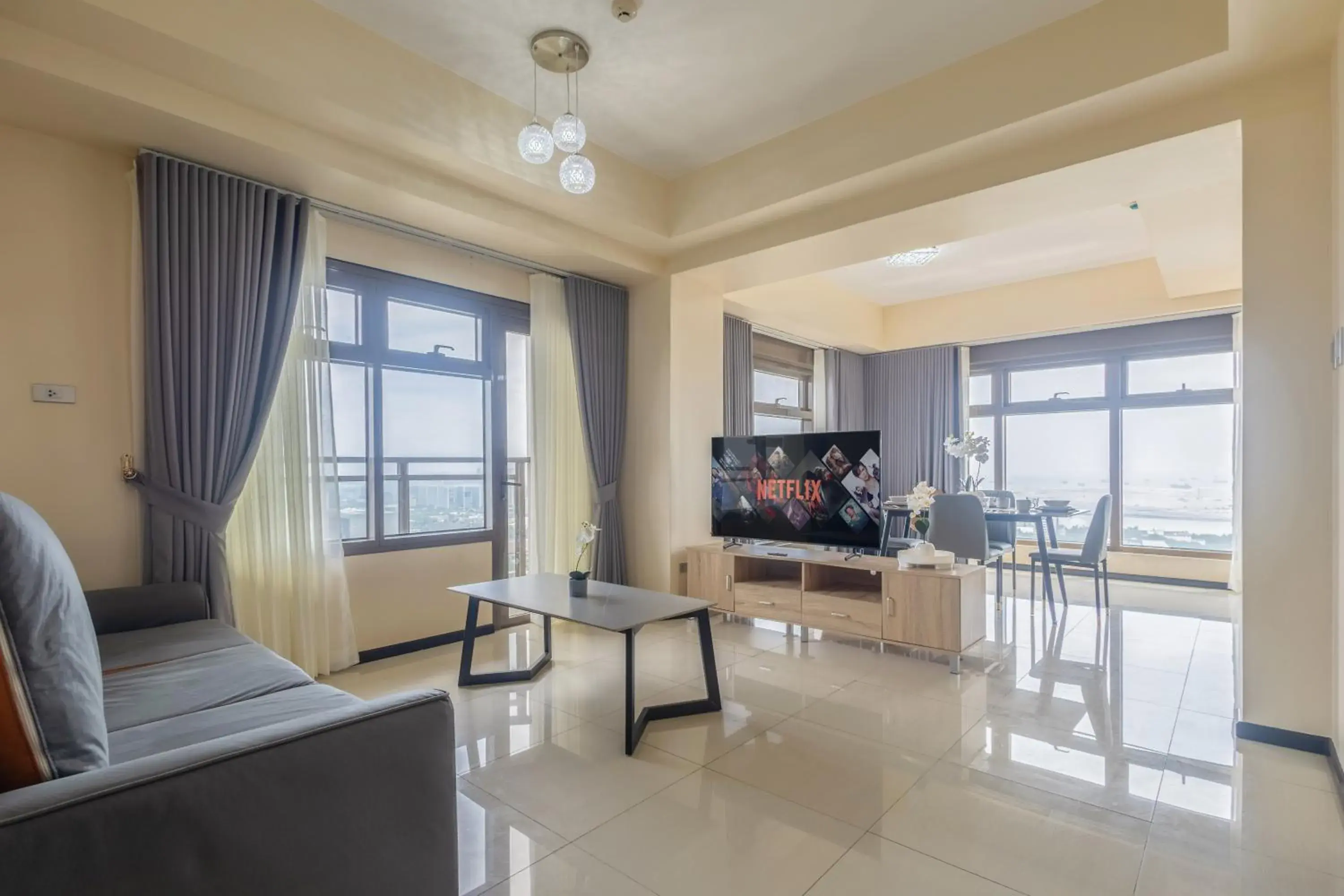 Two-Bedroom Apartment with Bay View in The Radiance Manila Bay Two-Bedroom Apartment with Bay View in The Radiance Manila Bay