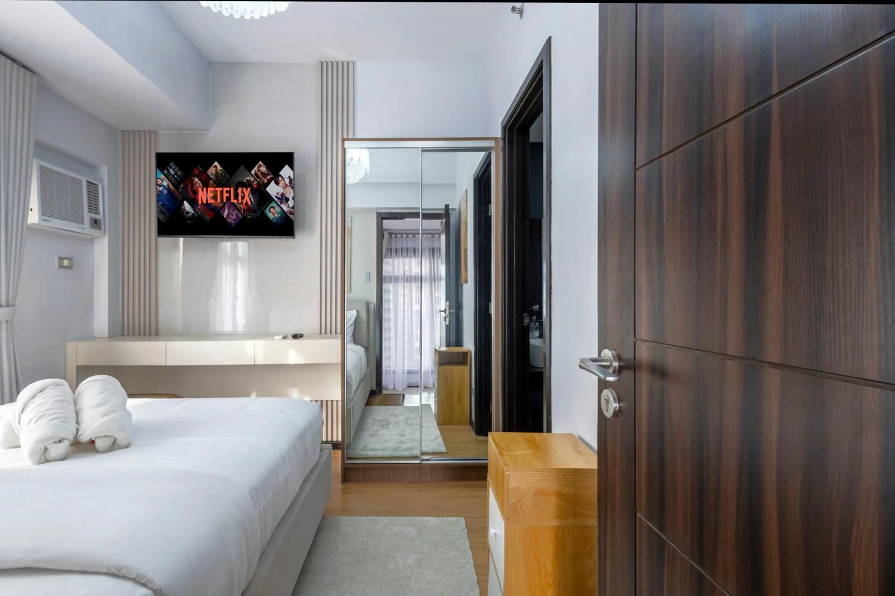 Bedroom, Bed in The Radiance Manila Bay