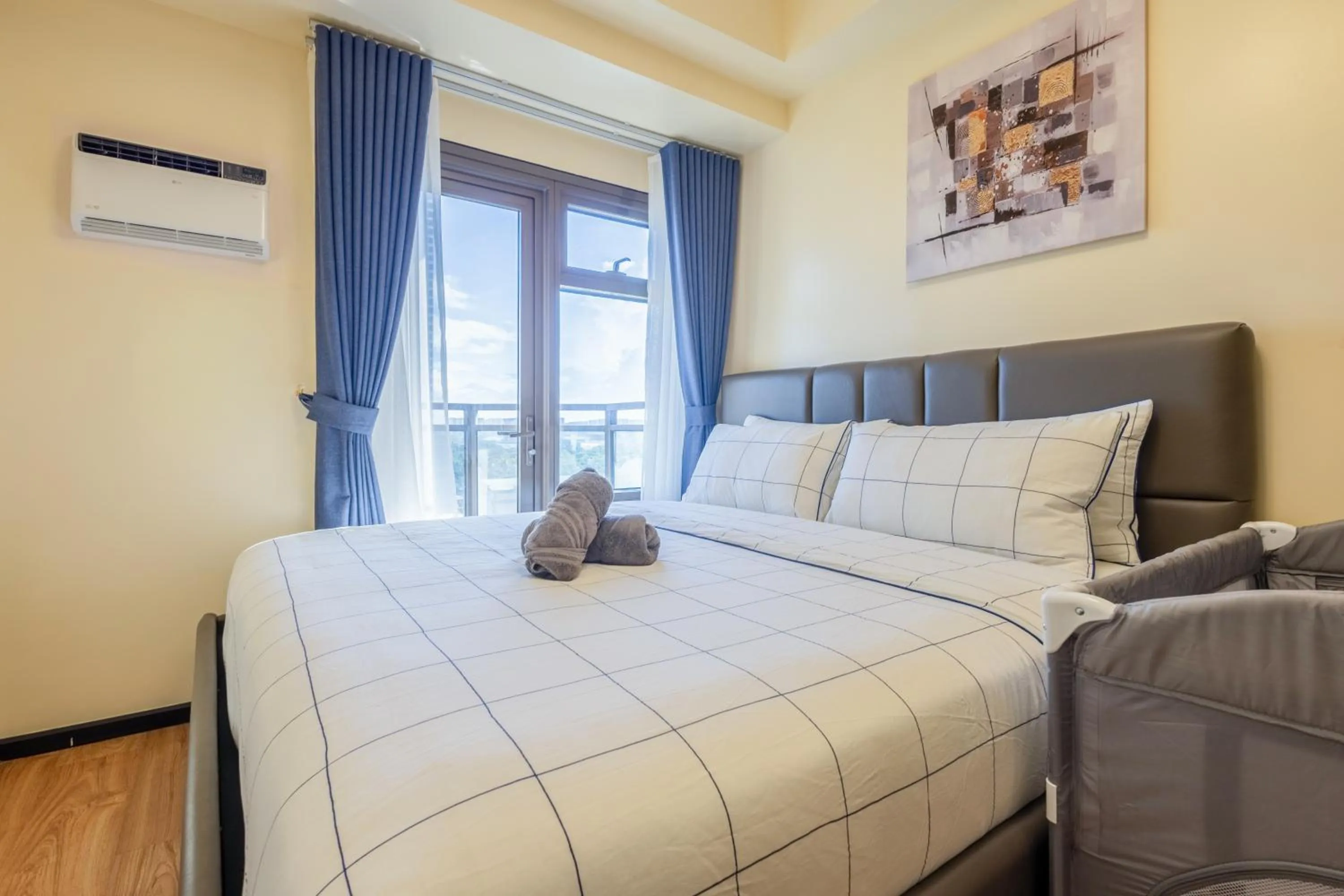 Bedroom, Bed in The Radiance Manila Bay