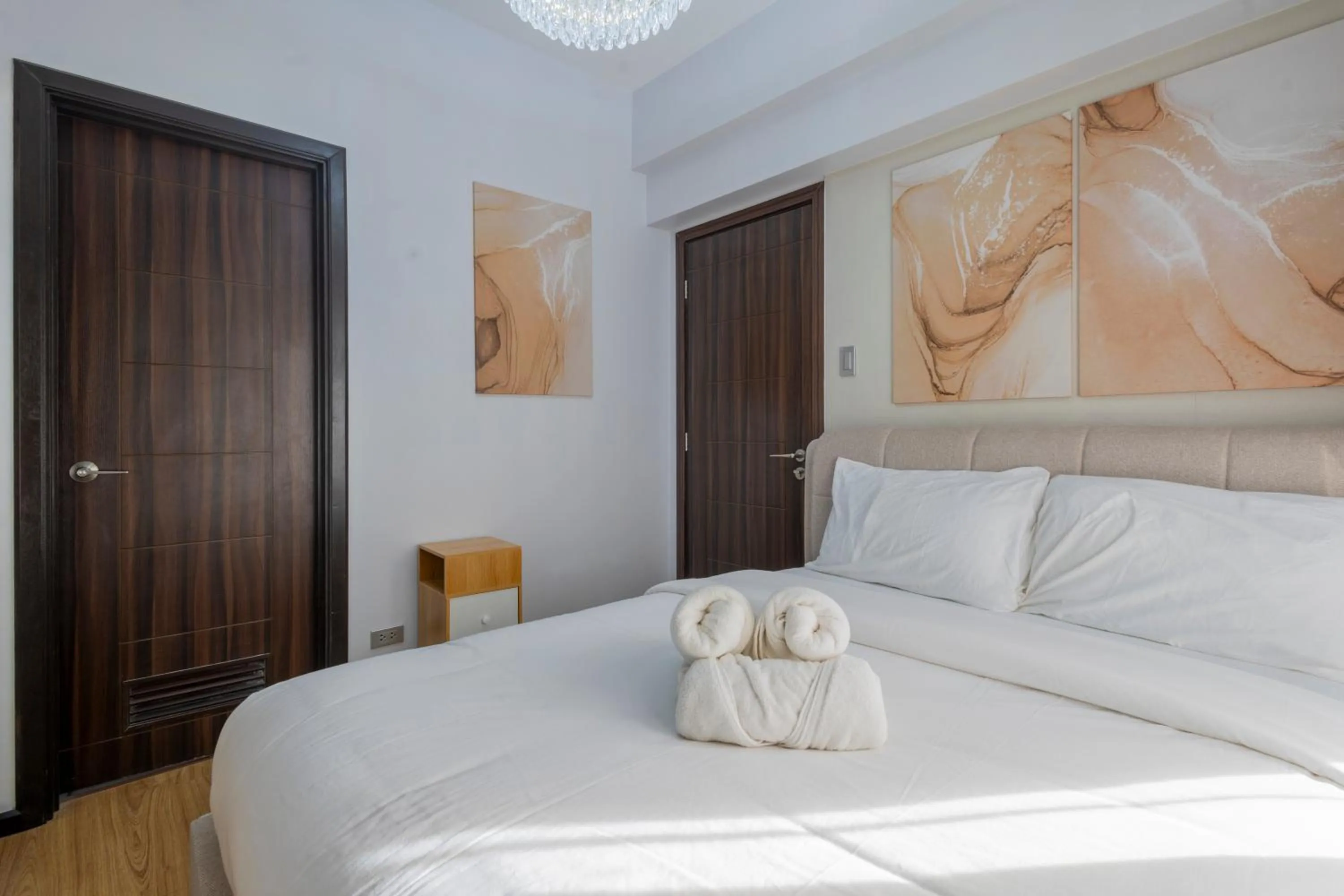 Bedroom, Bed in The Radiance Manila Bay