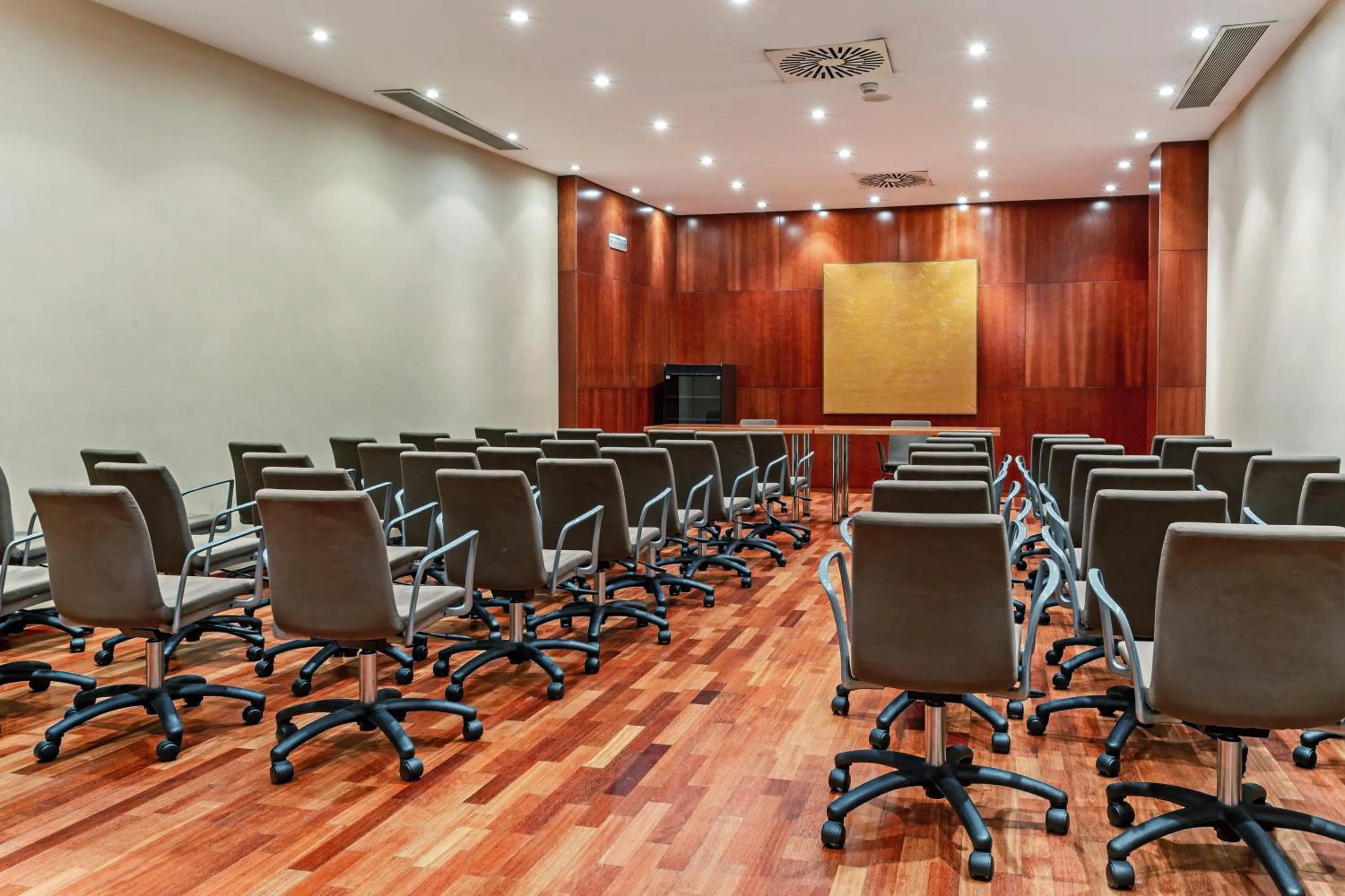 Meeting/conference room in B&B HOTEL Zaragoza Los Enlaces Estación