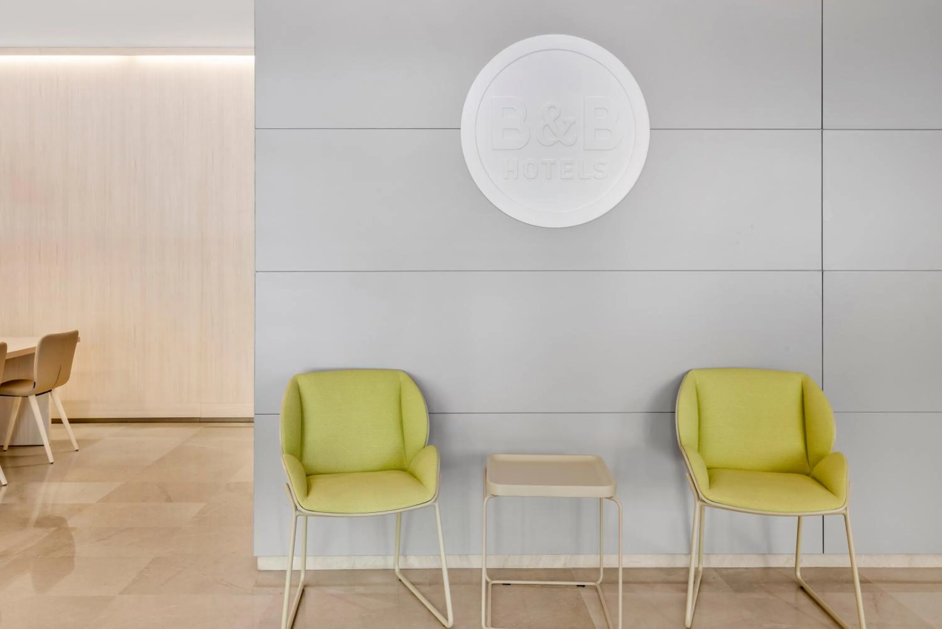 Seating area in B&B HOTEL Zaragoza Los Enlaces Estación