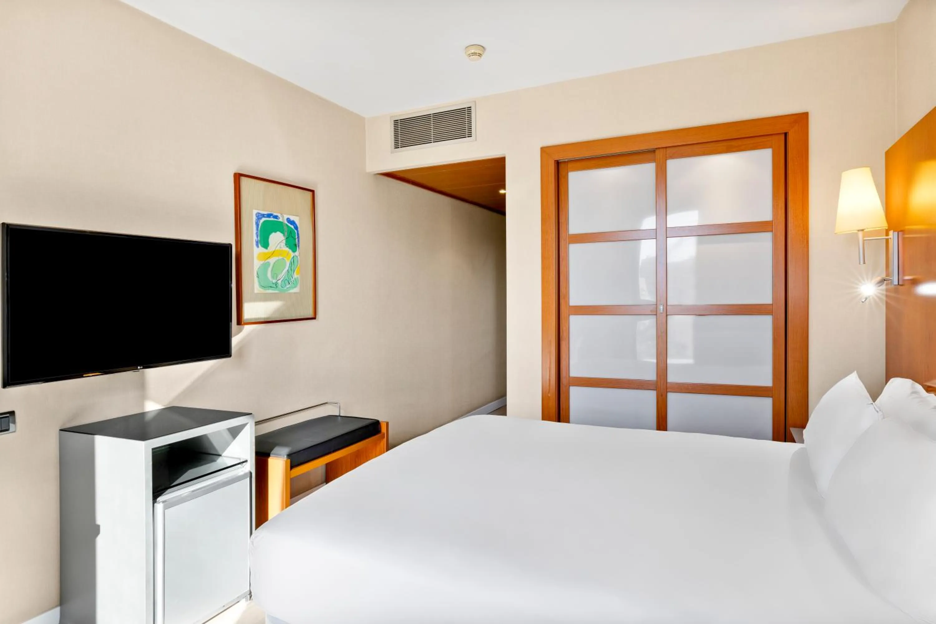 Bedroom, Bed in B&B HOTEL Zaragoza Los Enlaces Estación