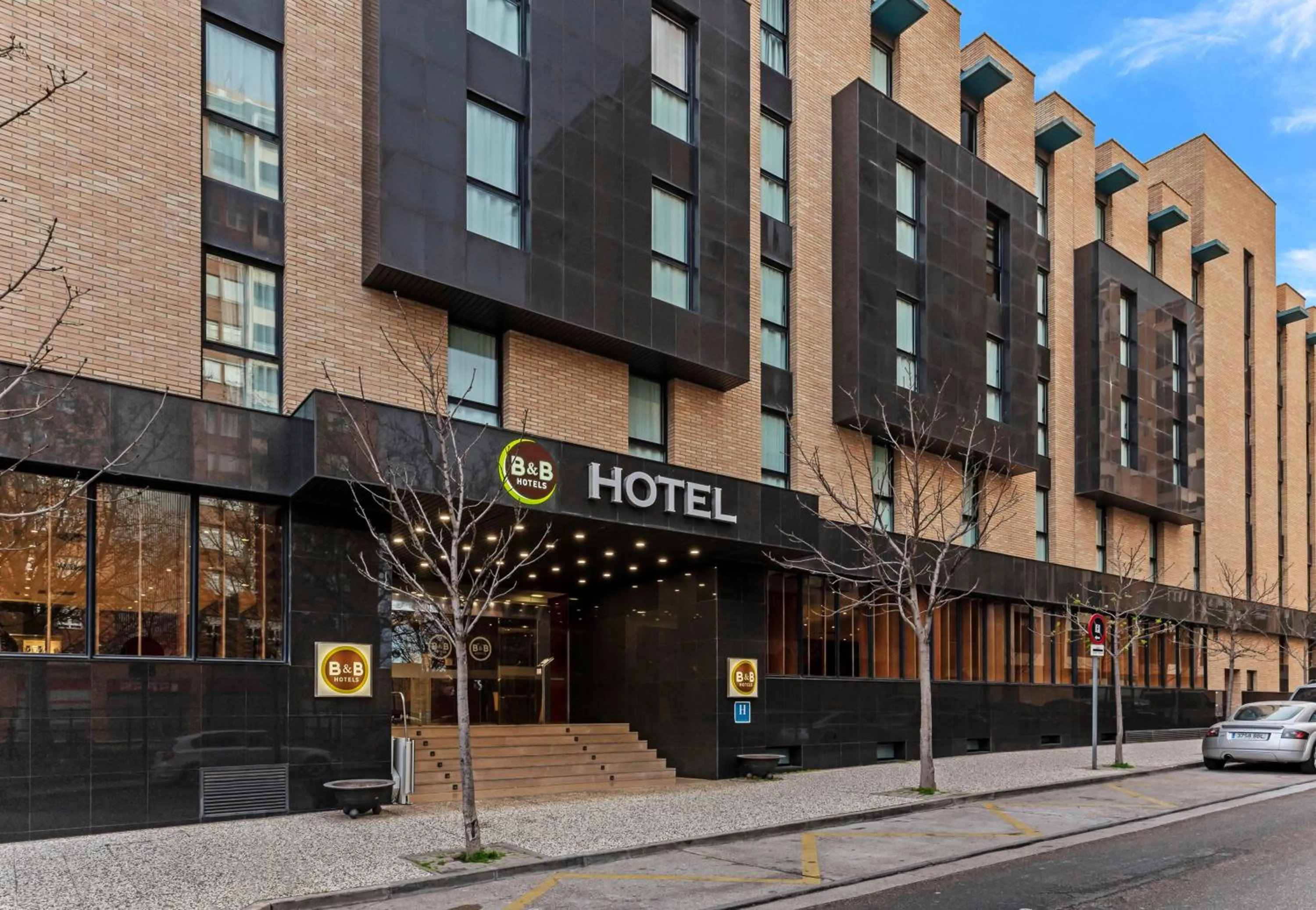 Property building in B&B HOTEL Zaragoza Los Enlaces Estación