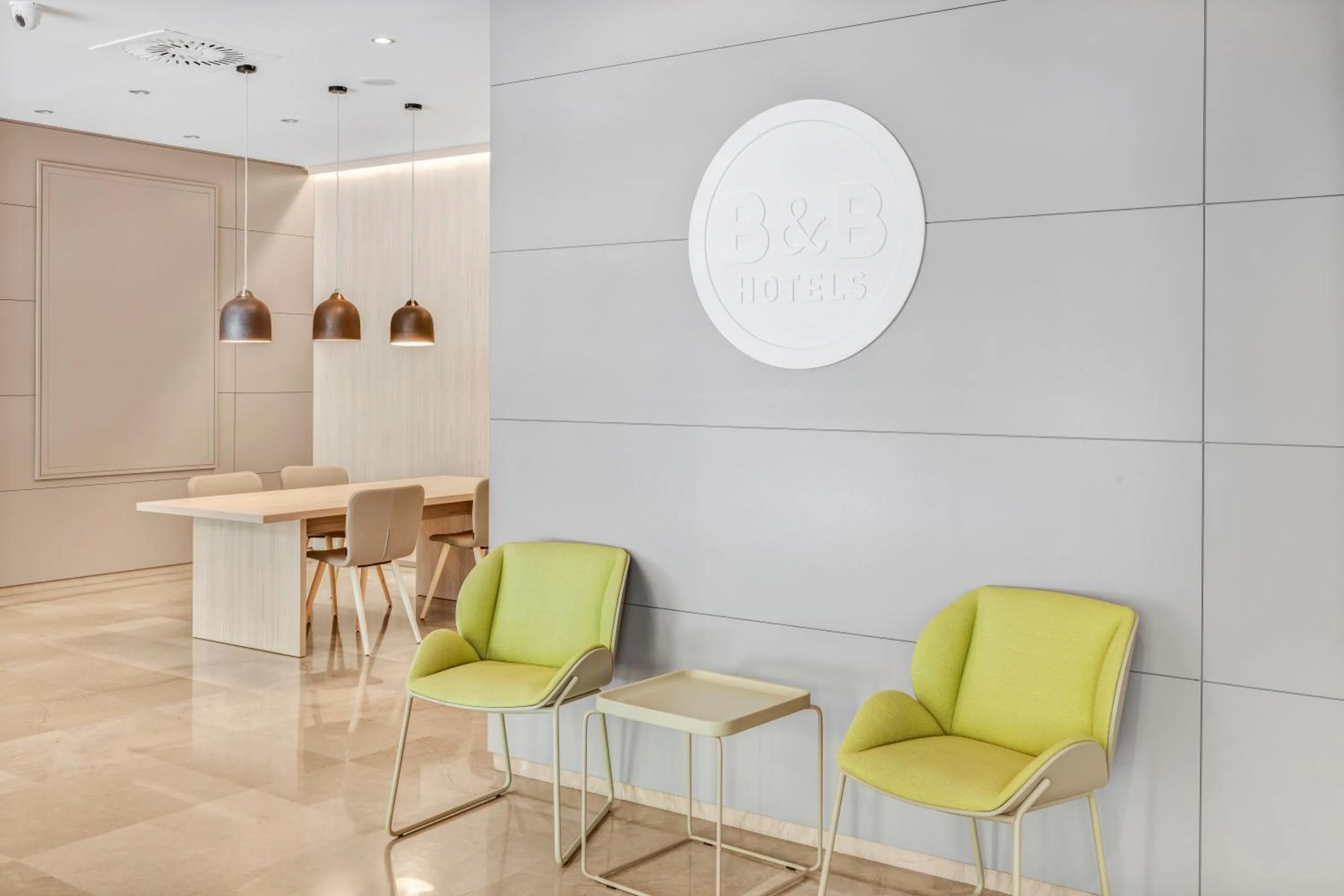 Seating area in B&B HOTEL Zaragoza Los Enlaces Estación