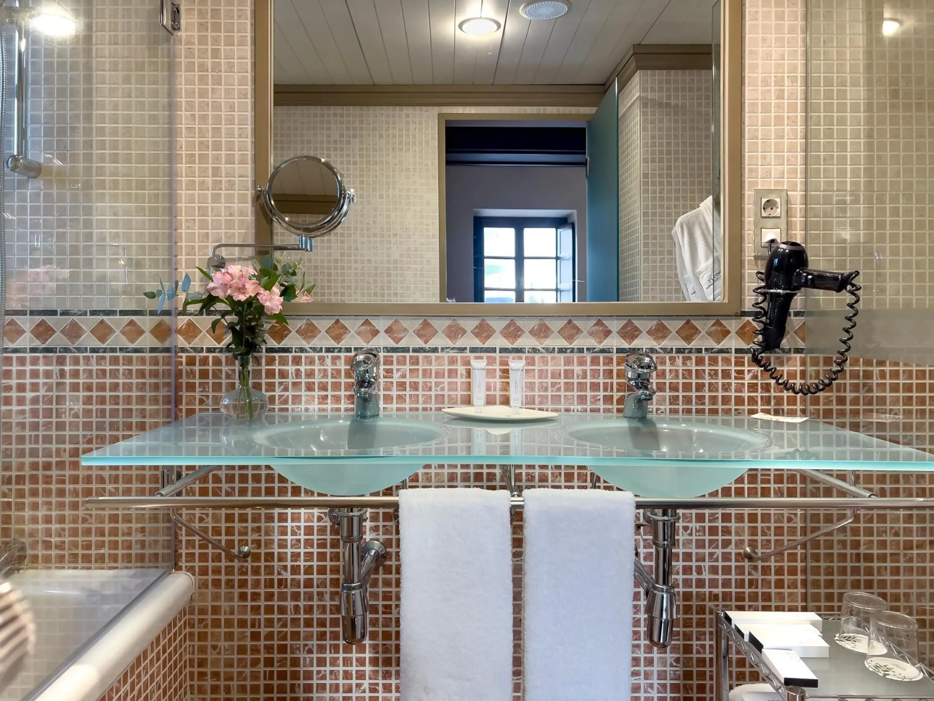 Double or Twin Room with Extra Bed in Hospes Palacio de San Esteban Double or Twin Room with Extra Bed in Hospes Palacio de San Esteban