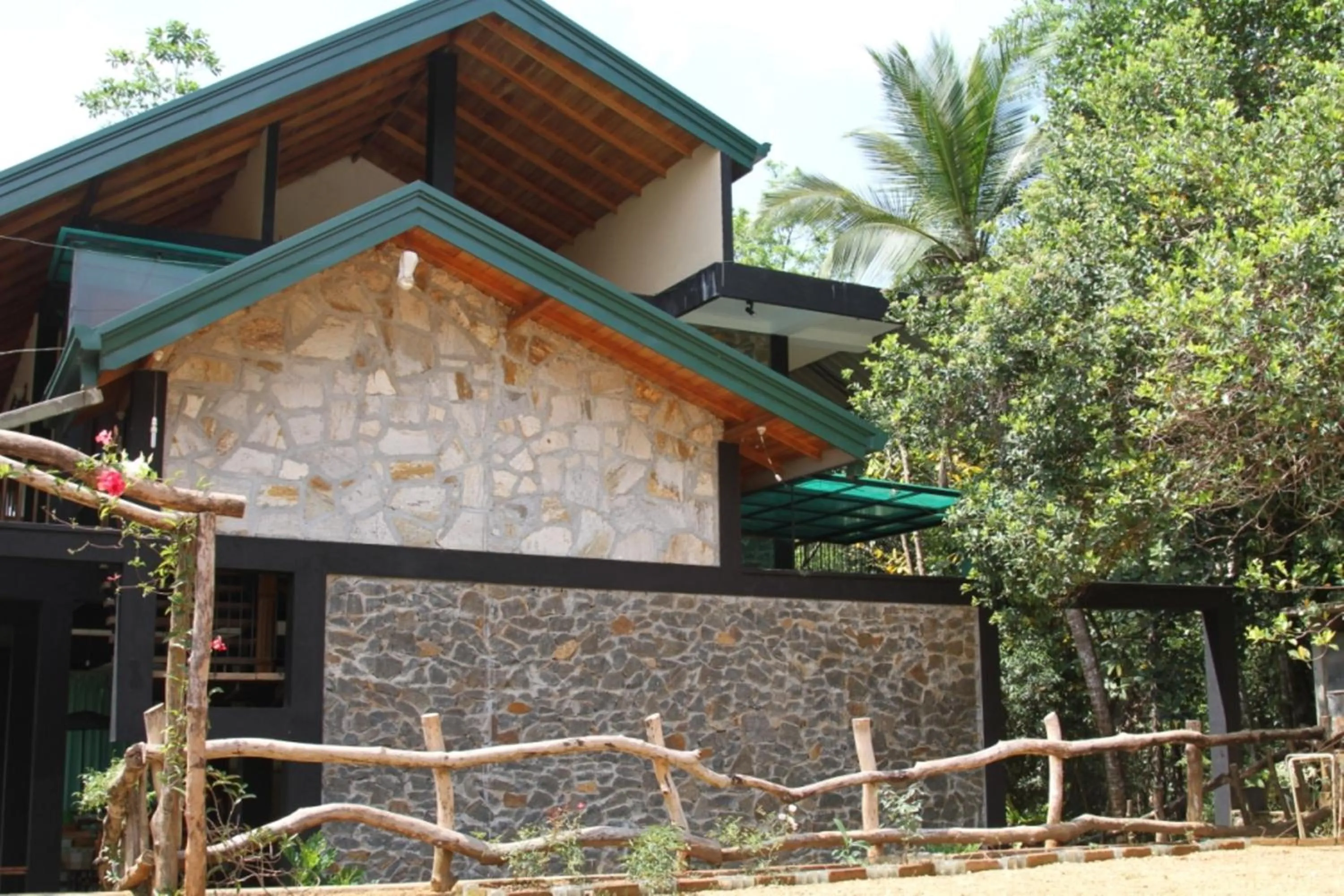 Facade/entrance in Birds Paradise Hotel