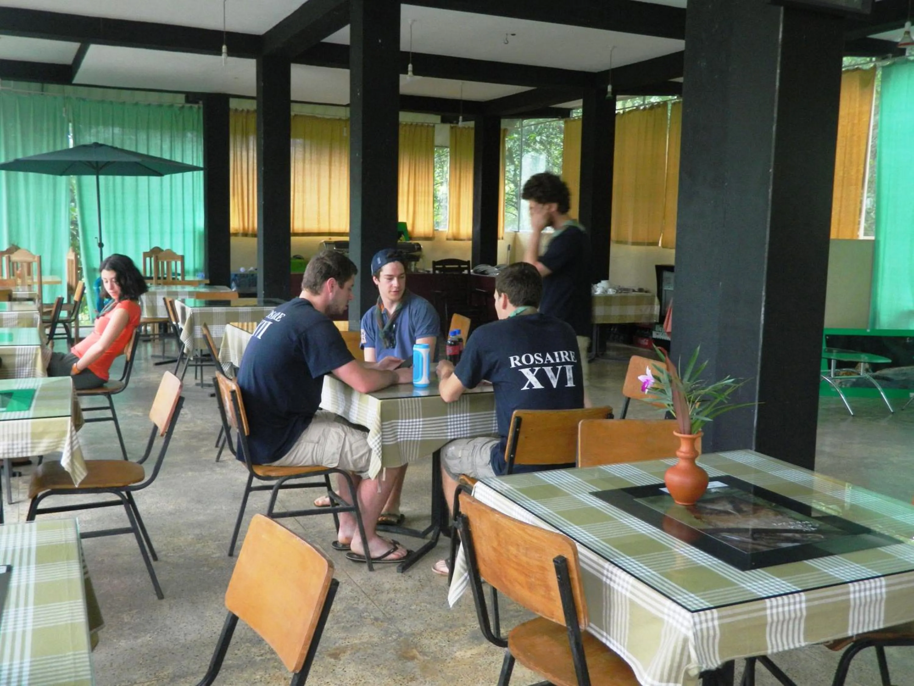 Restaurant/places to eat in Birds Paradise Hotel