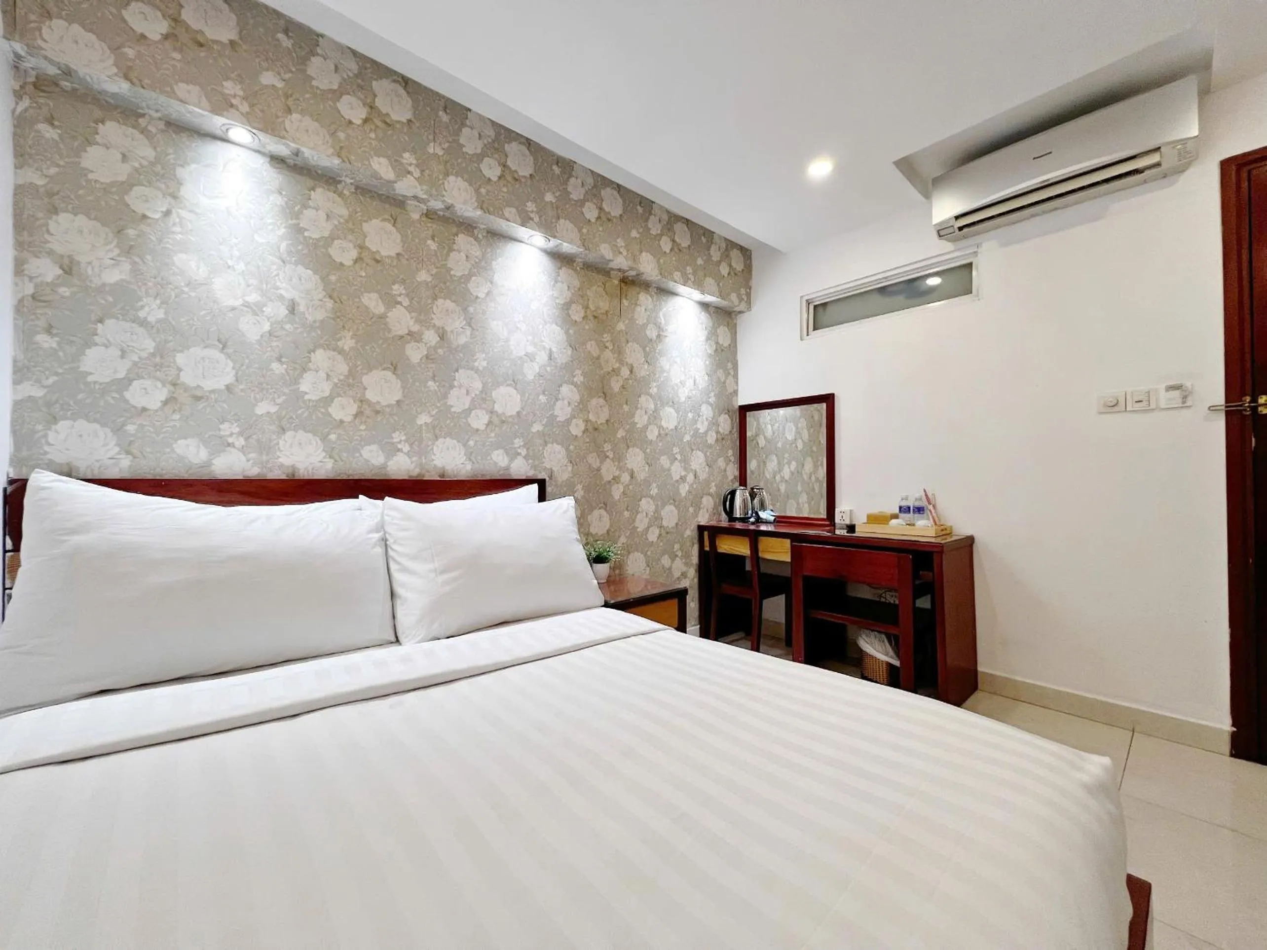 Property building, Bed in SaiGon Europe Hotel