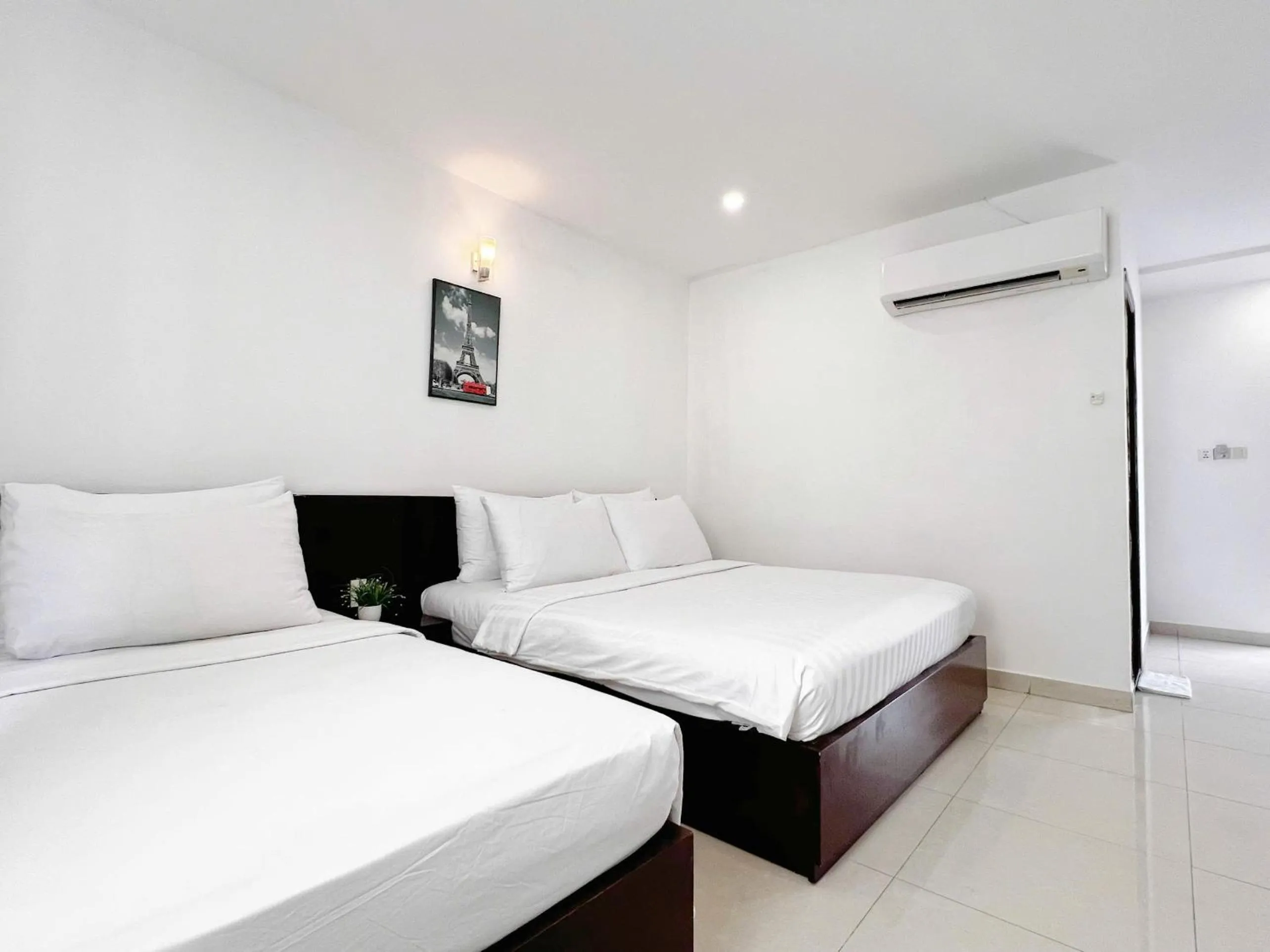 Bedroom, Bed in SaiGon Europe Hotel