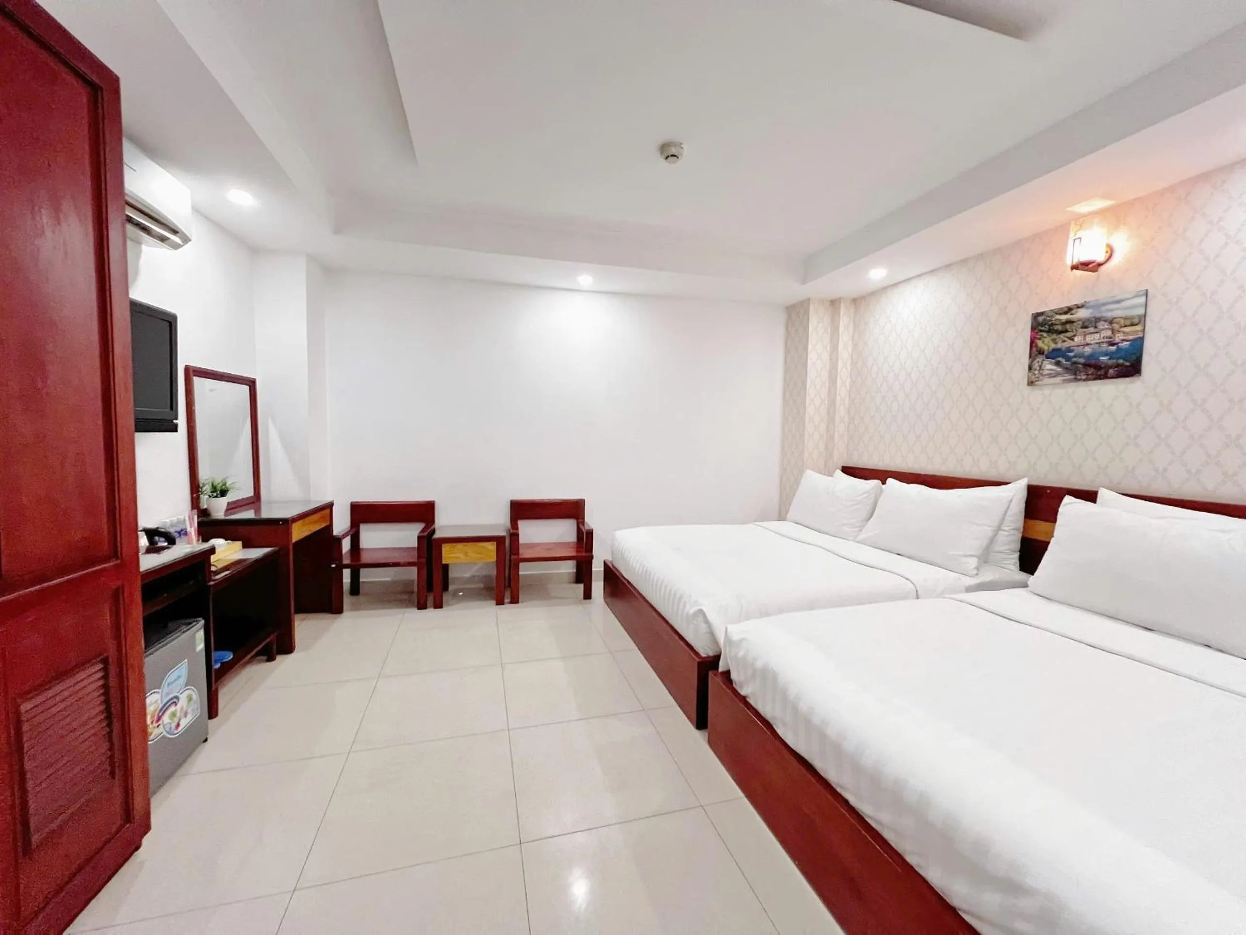 TV and multimedia, Bed in SaiGon Europe Hotel