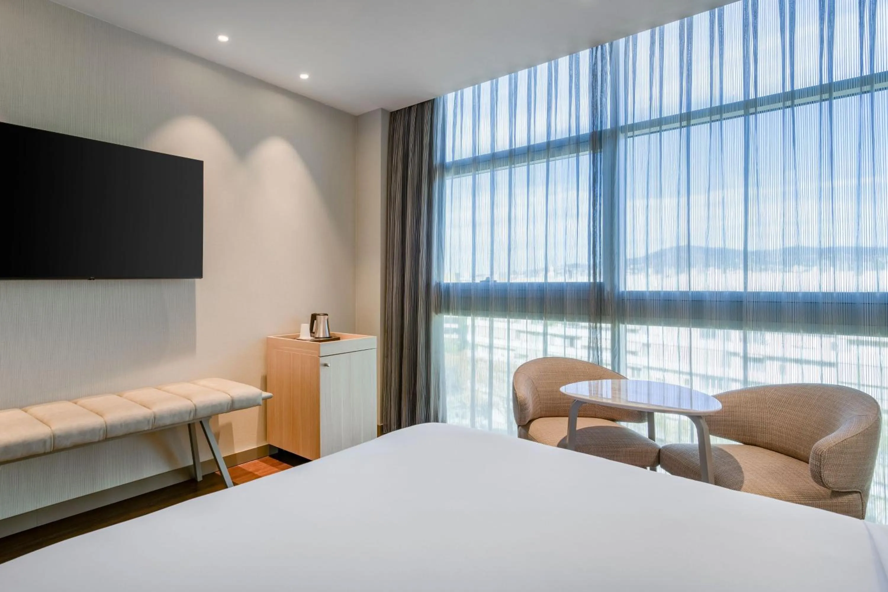 Photo of the whole room, Bed in AC Hotel Som by Marriott