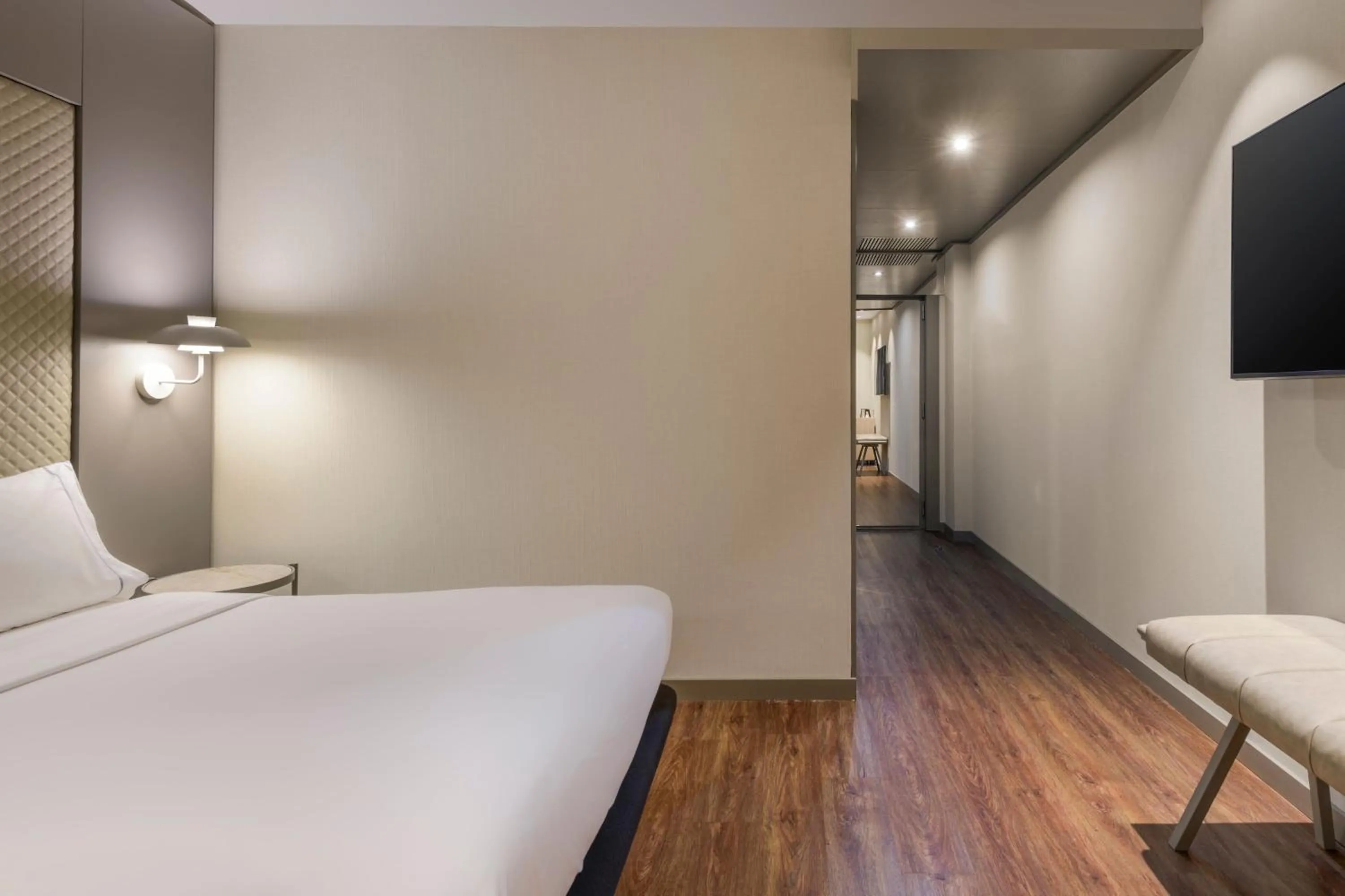 Photo of the whole room, Bed in AC Hotel Som by Marriott