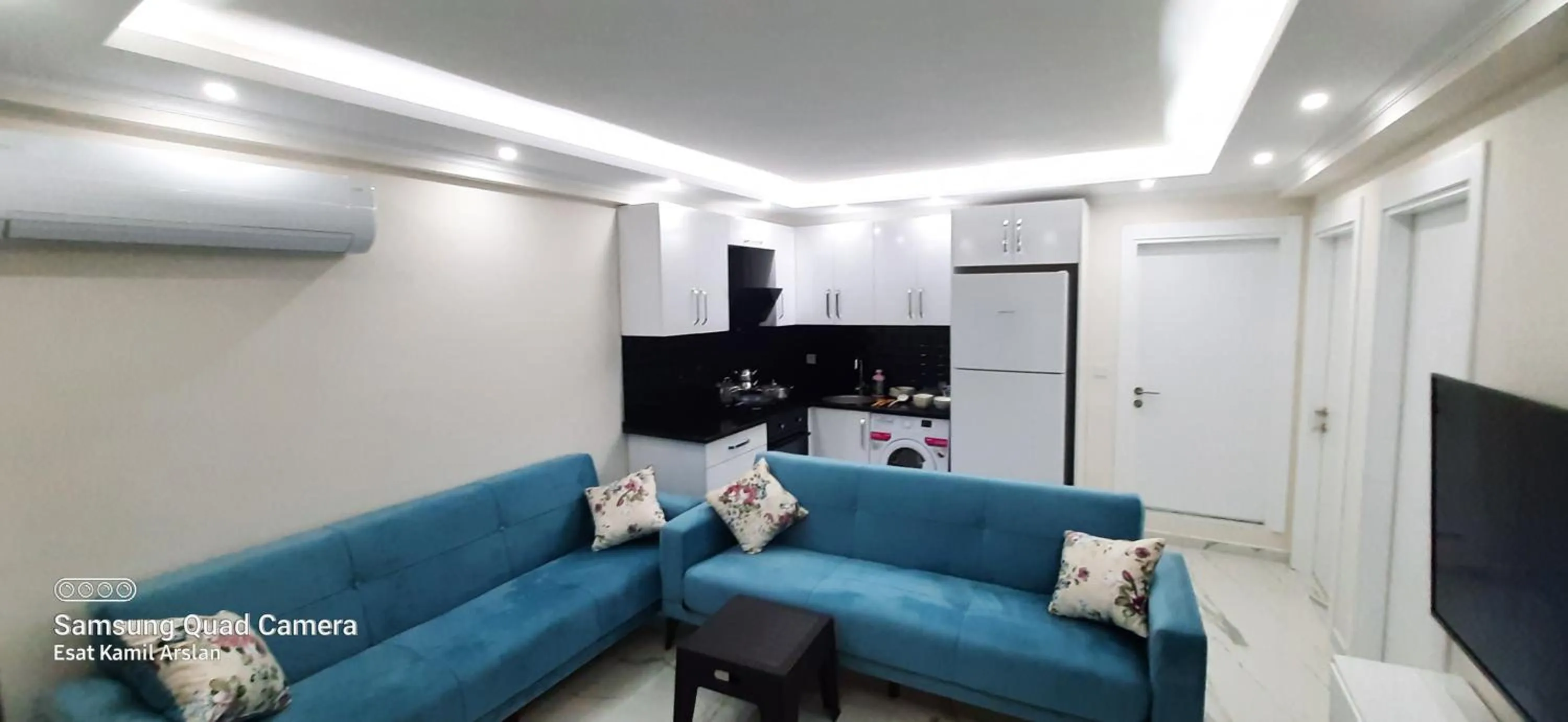 Communal lounge/ TV room in Çeşme holiday homes