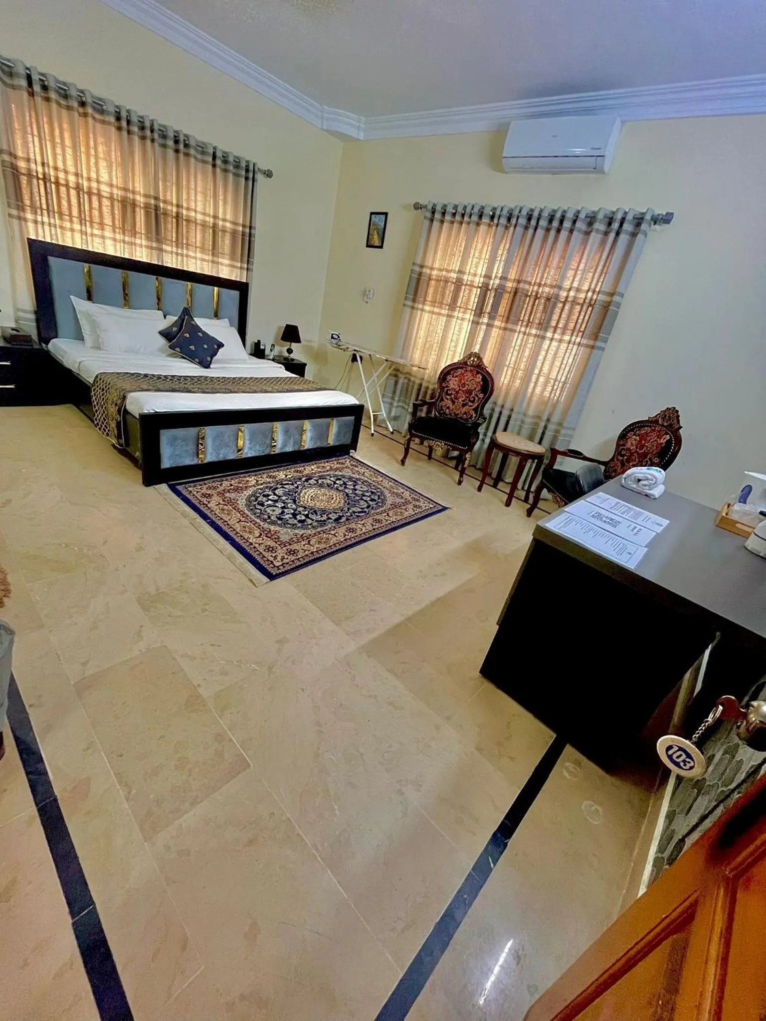 Photo of the whole room, Bed in Waypoint Hotel