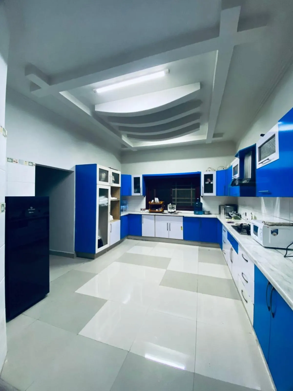 Kitchen or kitchenette in Waypoint Hotel
