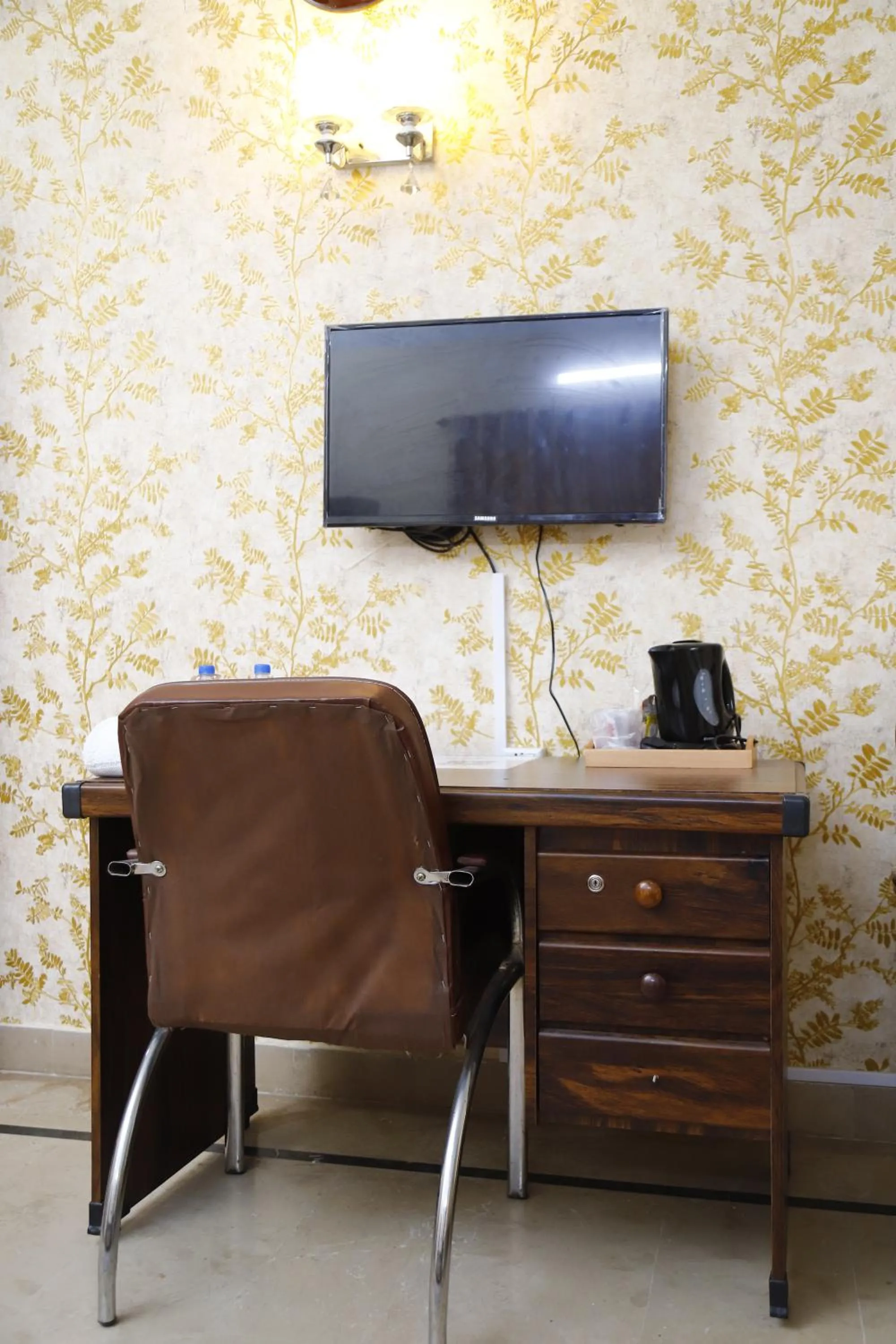 TV and multimedia in Waypoint Hotel