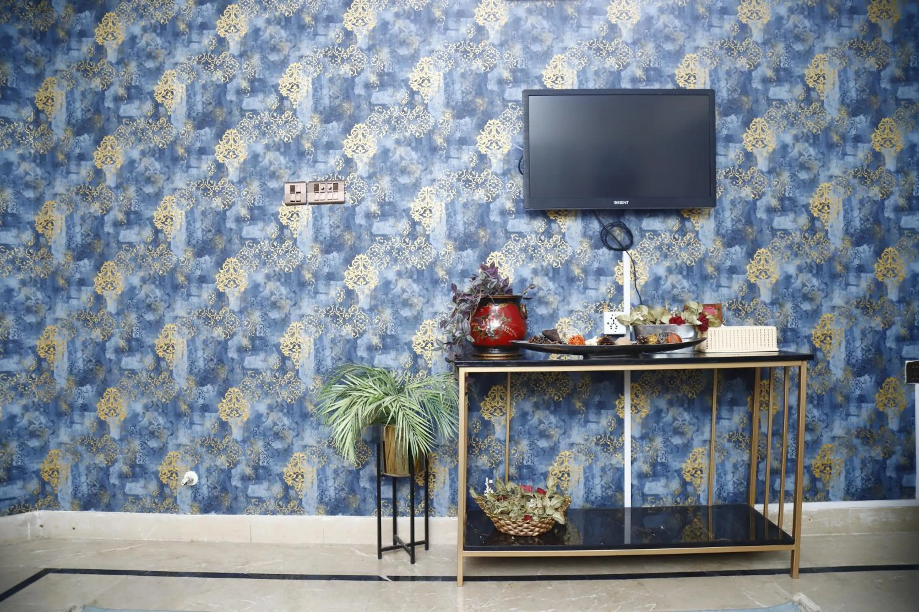 Communal lounge/ TV room in Waypoint Hotel