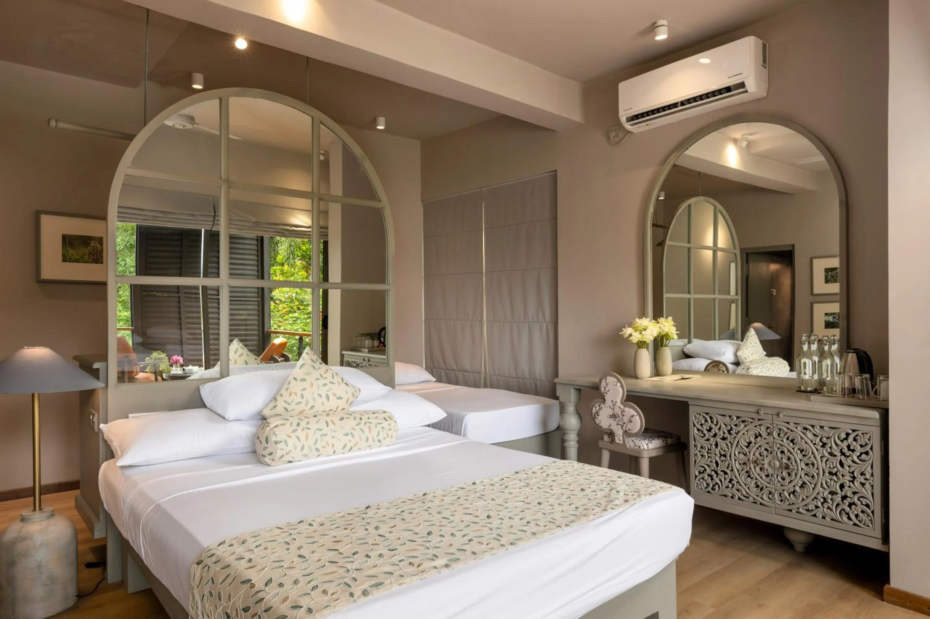 Bed in Mapakada Village - Mahiyanganaya