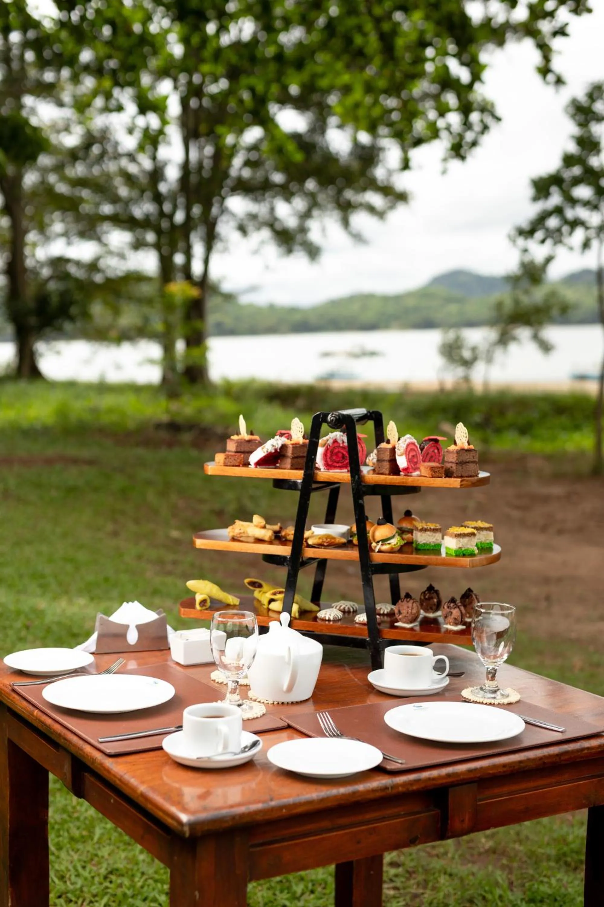 Food in Mapakada Village - Mahiyanganaya
