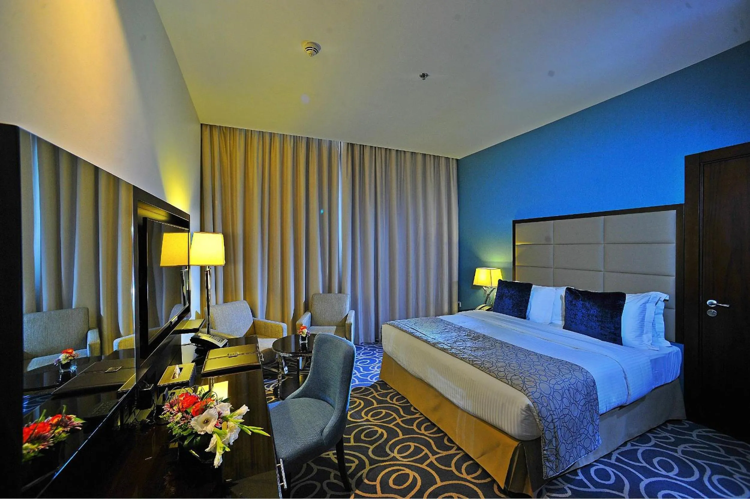 Bedroom, Bed in Ramada Abu Dhabi Corniche
