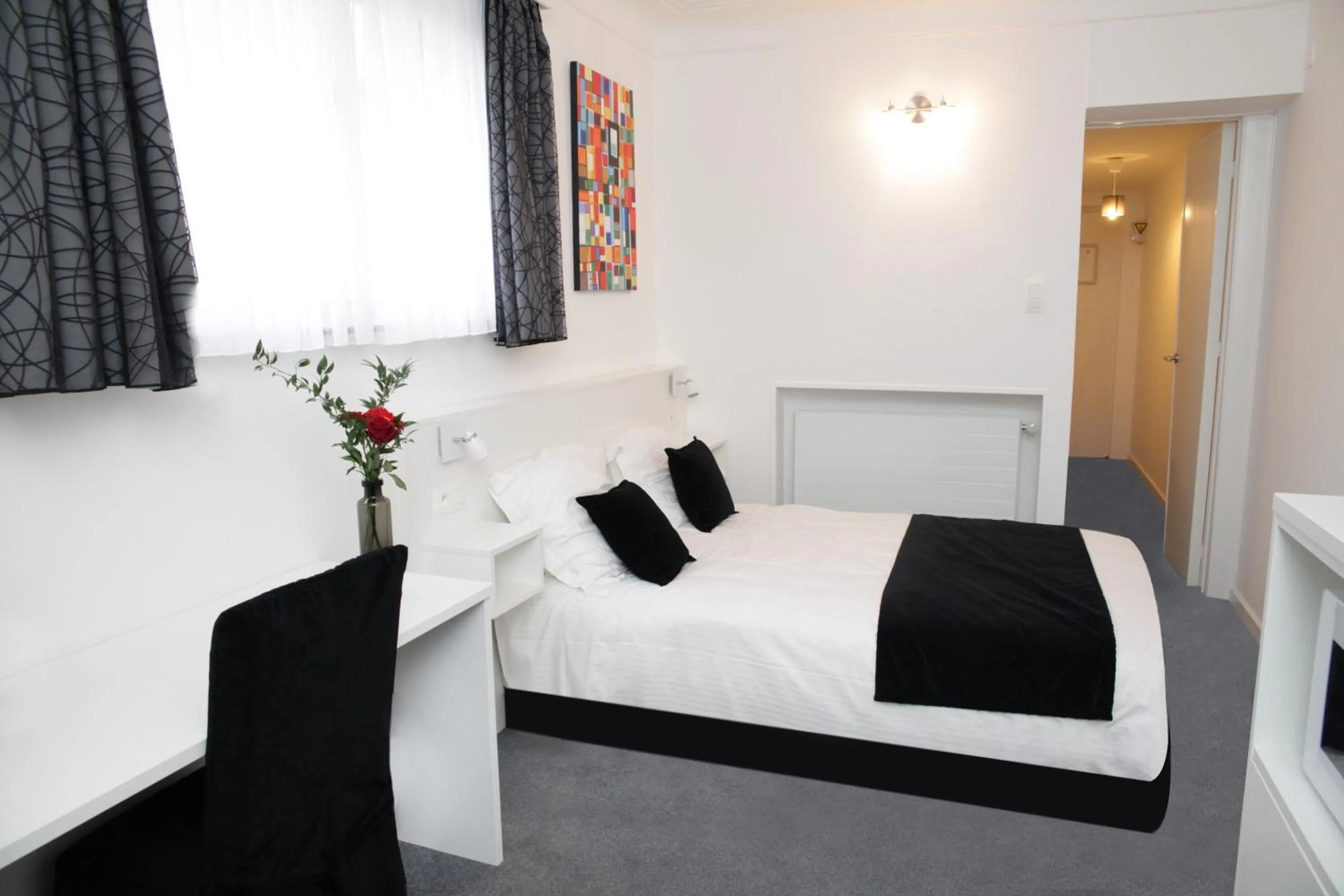 Bed in Hotel Satellite