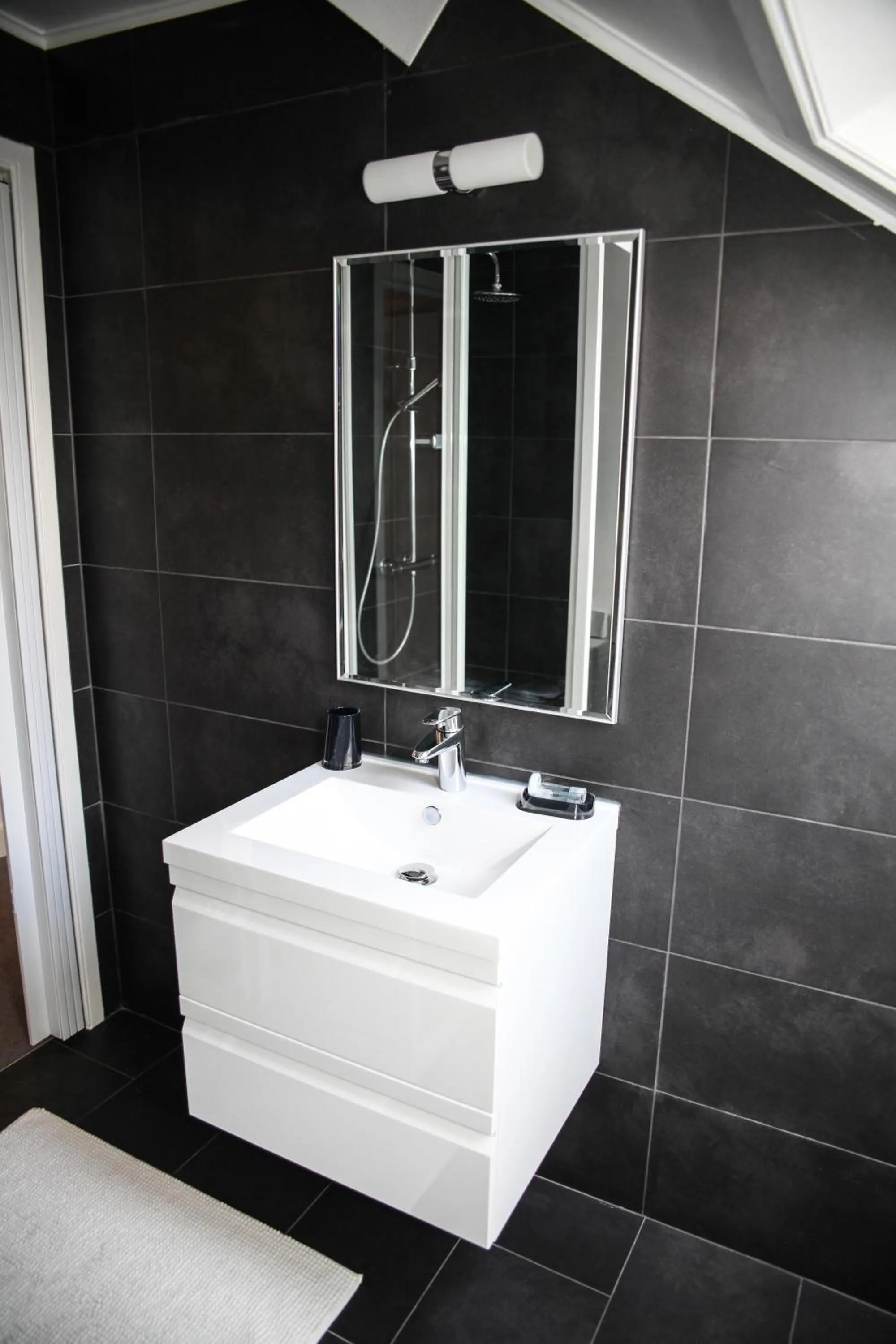 Bathroom in Hotel Satellite