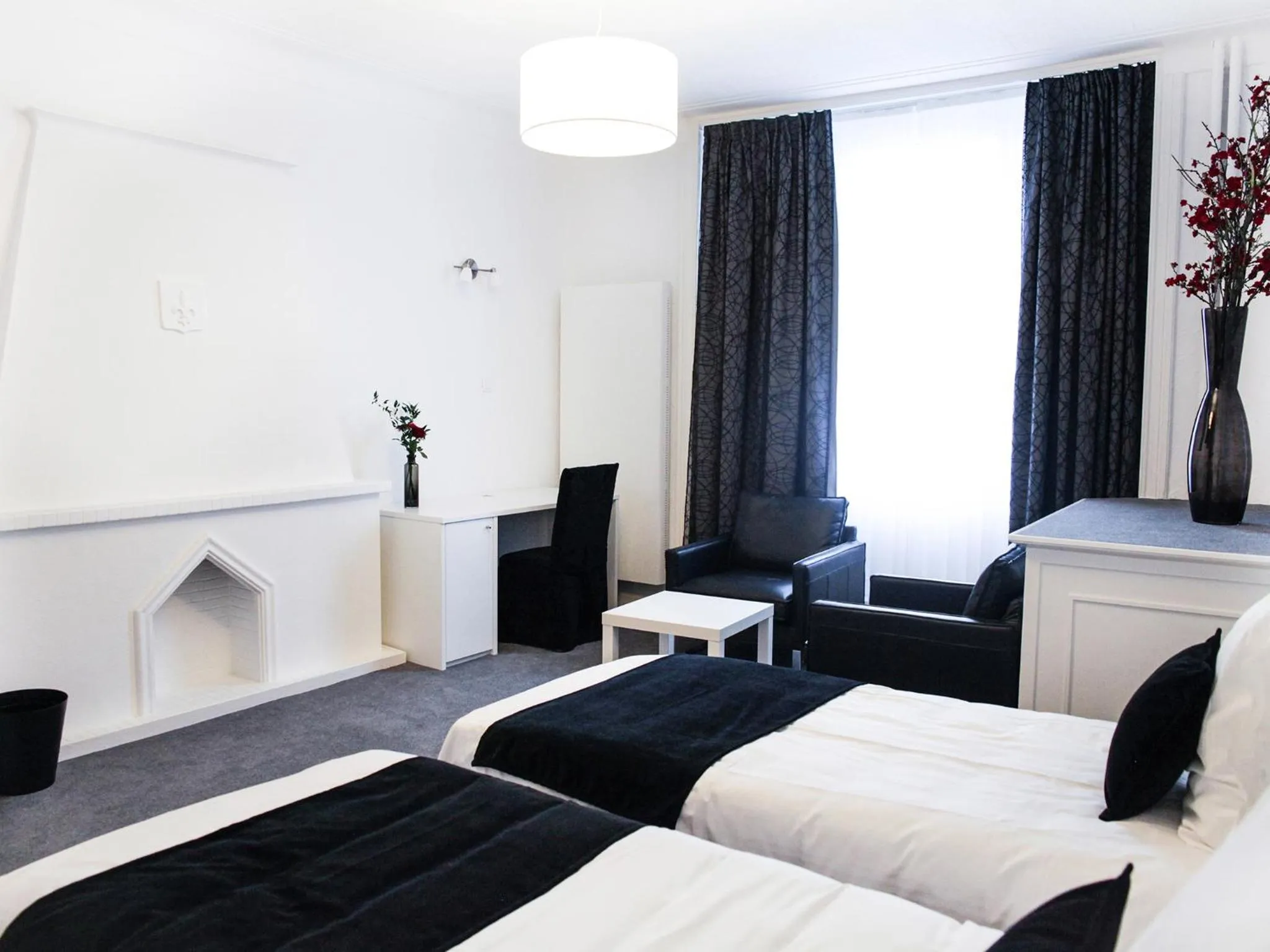 Day, Bed in Hotel Satellite