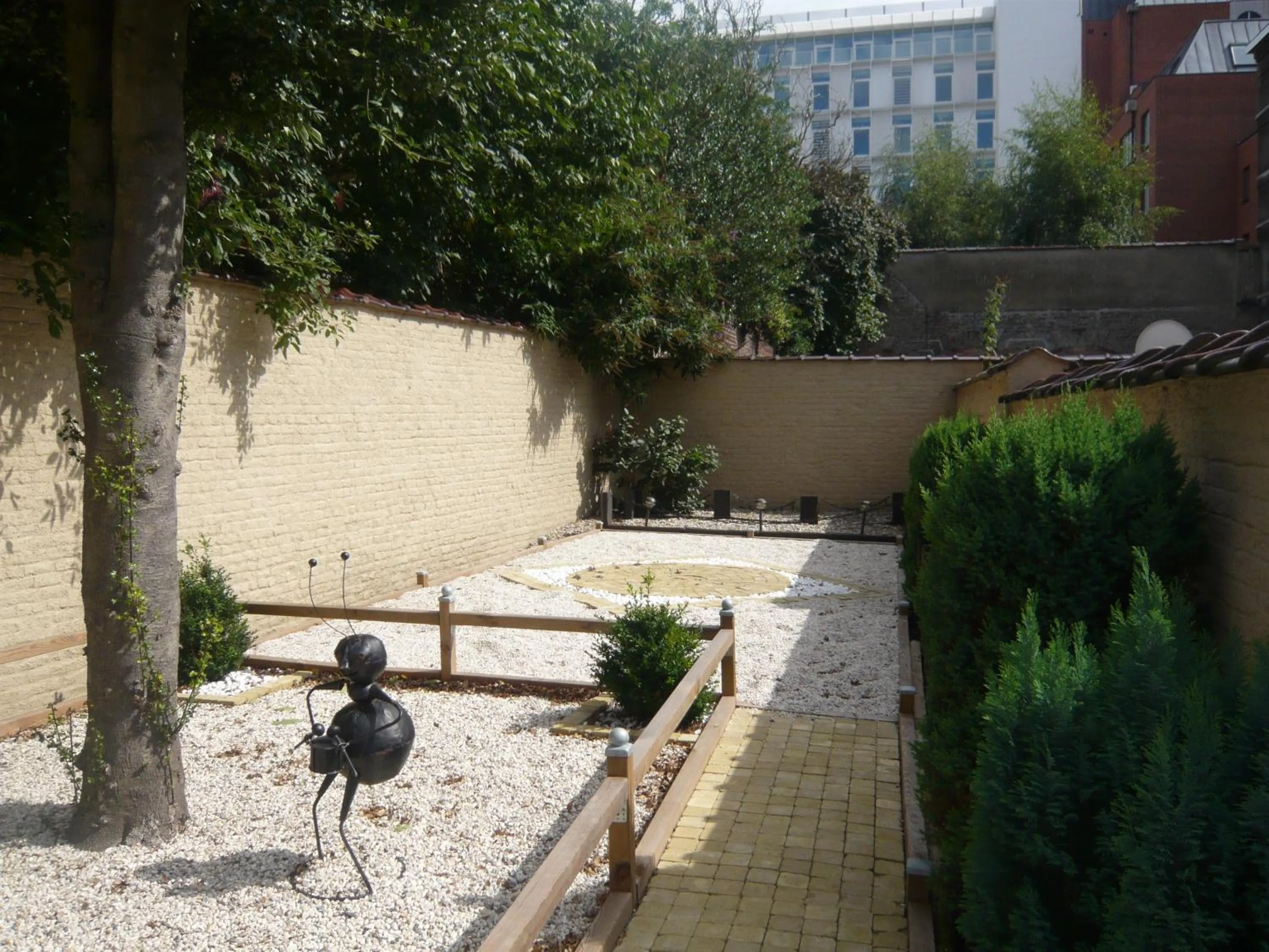 Facade/entrance in Hotel Satellite