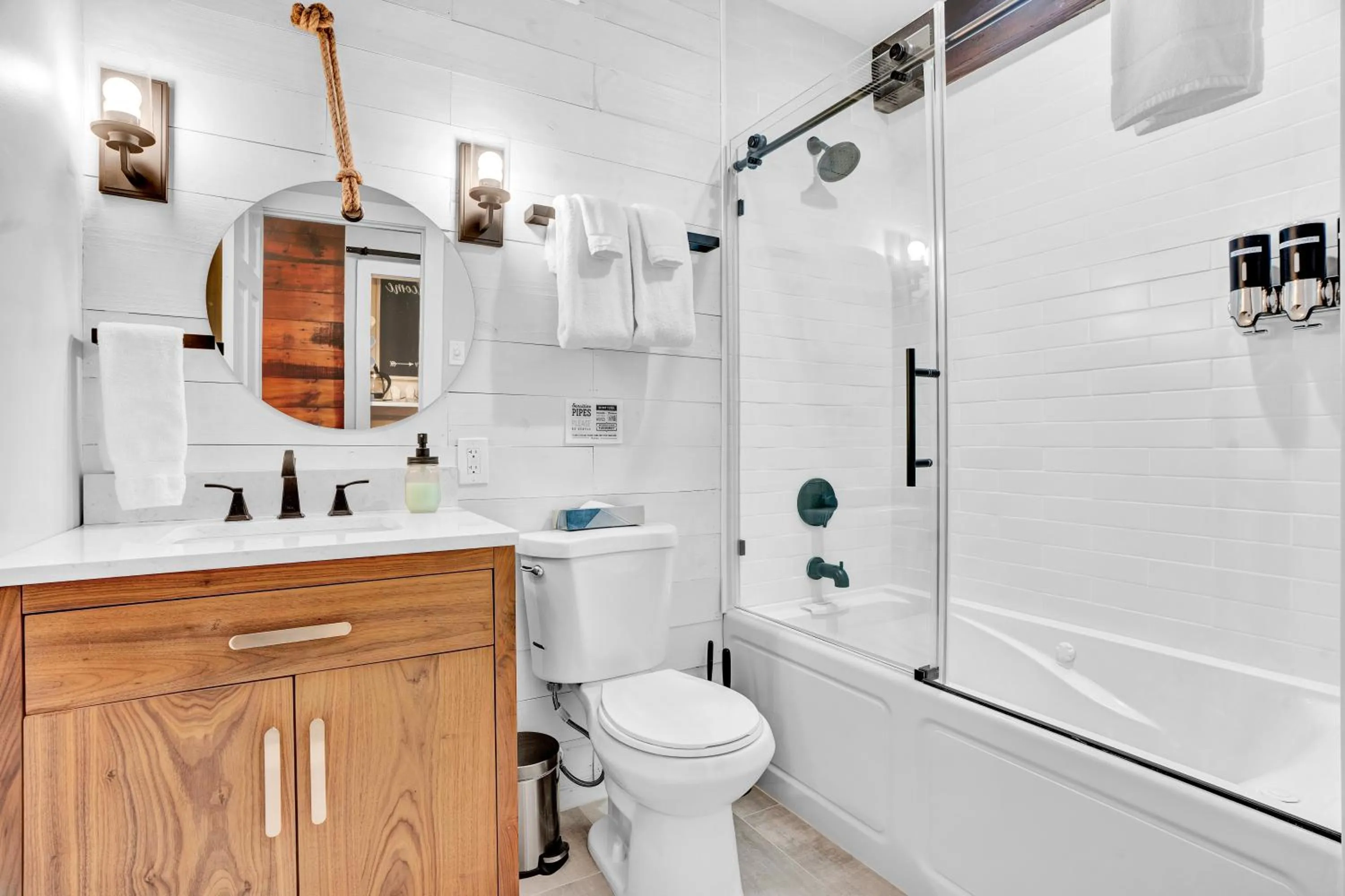 Shower in Chimney Hill Estate Inn